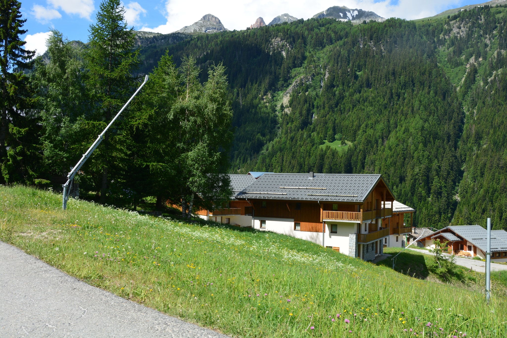 Les Chalets de la Ramoure - Studio 4 personnes avec coin nuit - Buitenkant zomer