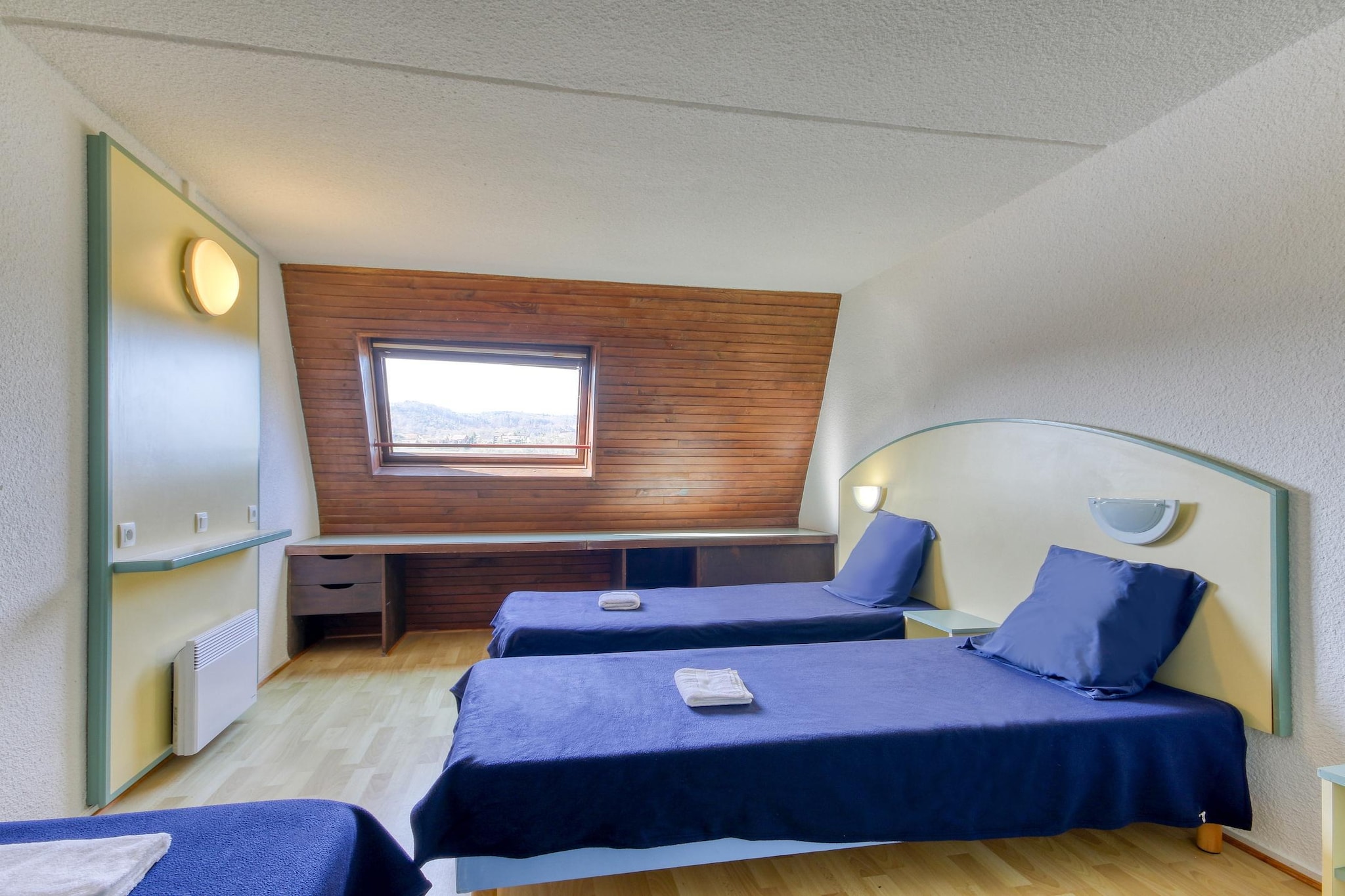 Miremont - Le Domaine de Confolant Chambre Triple - Slaapkamer
