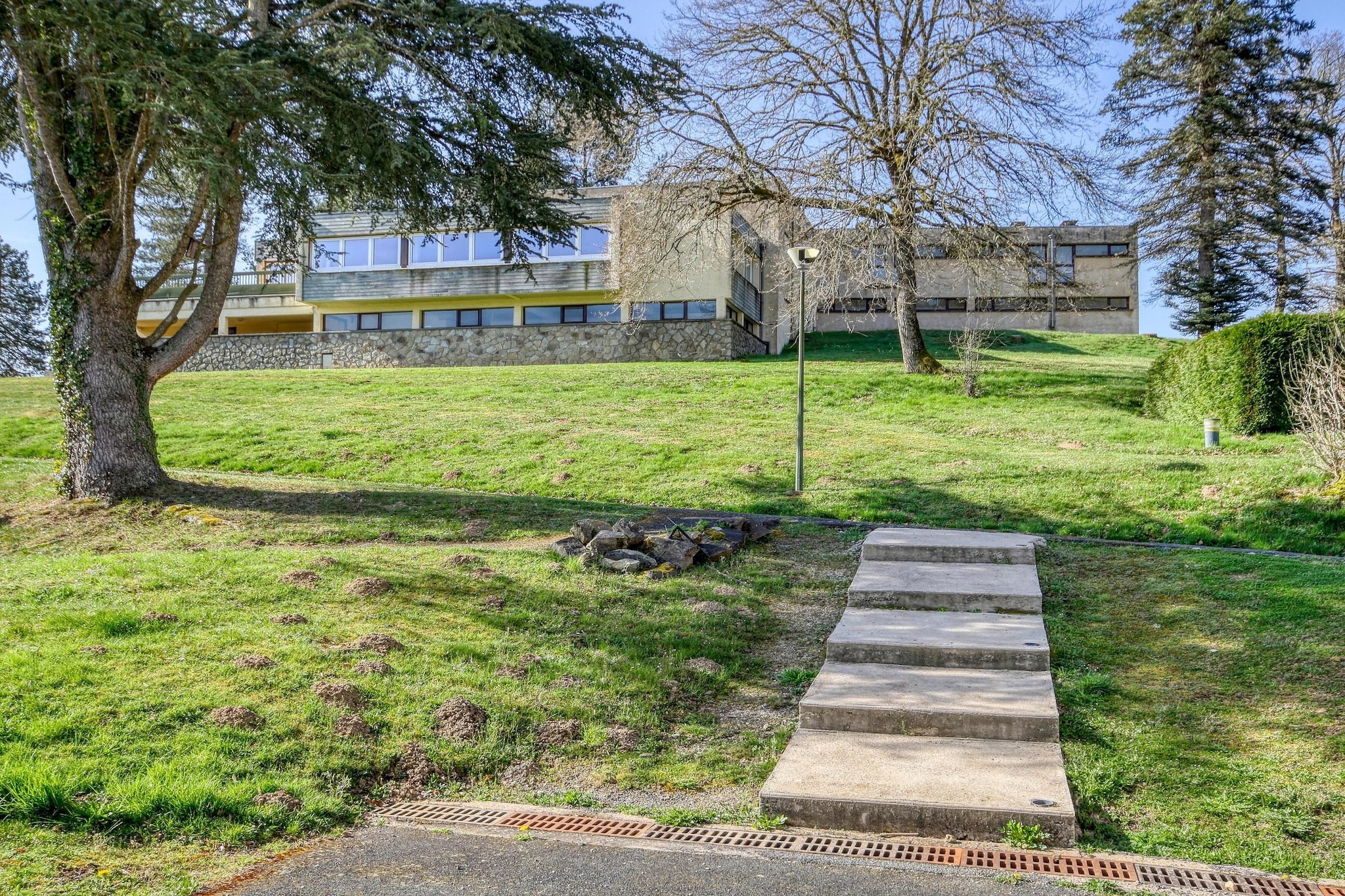 Miremont - Le Domaine de Confolant Chambre quadruple - Buitenkant zomer