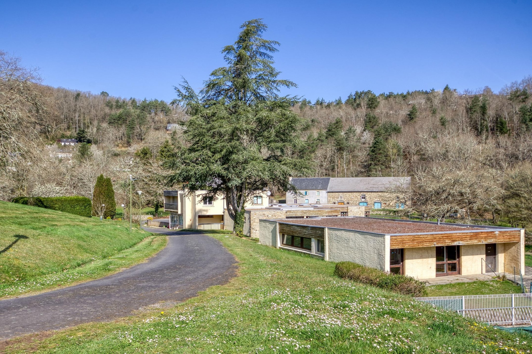 Miremont - Le Domaine de Confolant Chambre quadruple - Gebieden zomer 1km