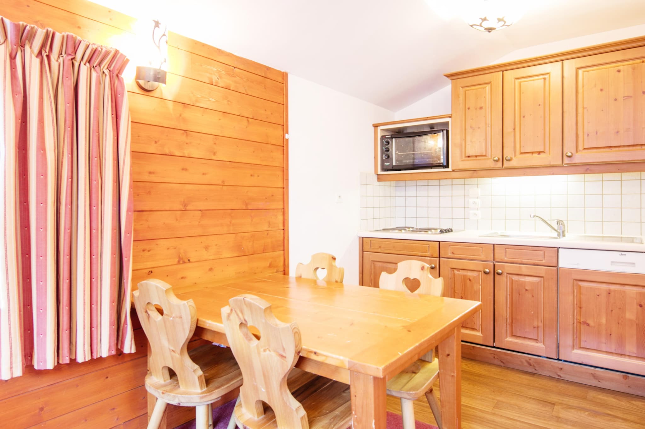 Les Chalets de la Ramoure - Appartement 2 piÃ¨ces 4 personnes - Eetkamer