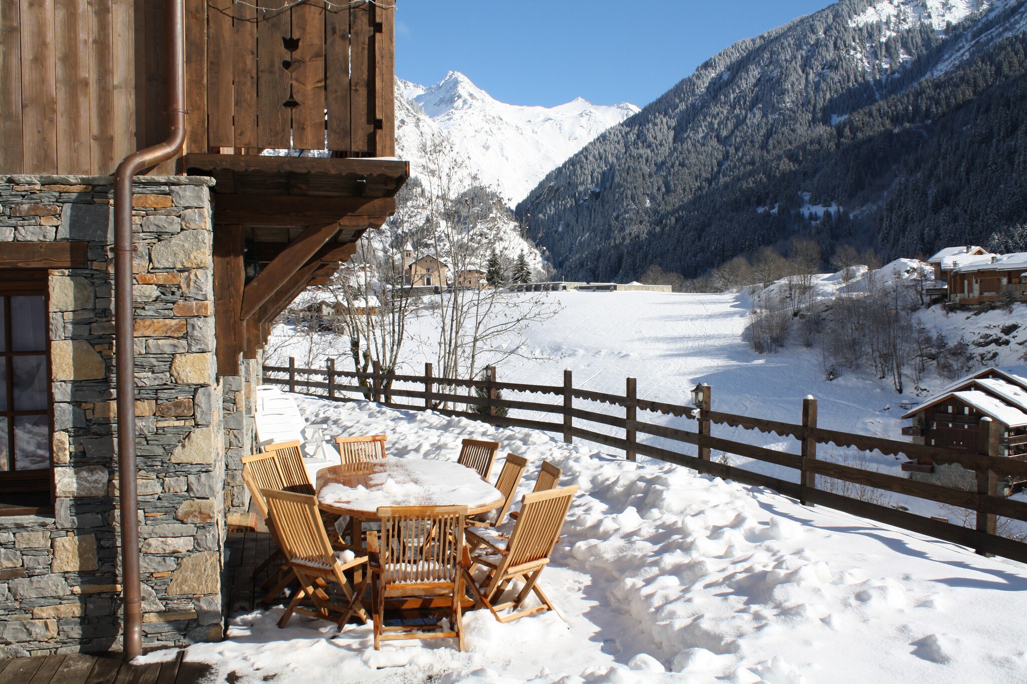 This is an apartment with a sauna in Champagny-en-Vanoise the Rhone Alpes and it has 5 bedrooms and free WiFi. It accommodates 10 people and is ideal for a large group or families. Nearby is the Paradiski skiing area that has 425 km of ski runs, 2 peaks above 3000 m and 3 glaciers, which are accessible to all. The apartment has a sauna, a TV, a gaming computer, a microwave and dishwasher. The child-friendly property offers childrens bed and high chair on request. Ski storage, central heating and washing machine are available for the guests.The nearest airport is the Aix Les Bains, Chambery at a distance 67 km.