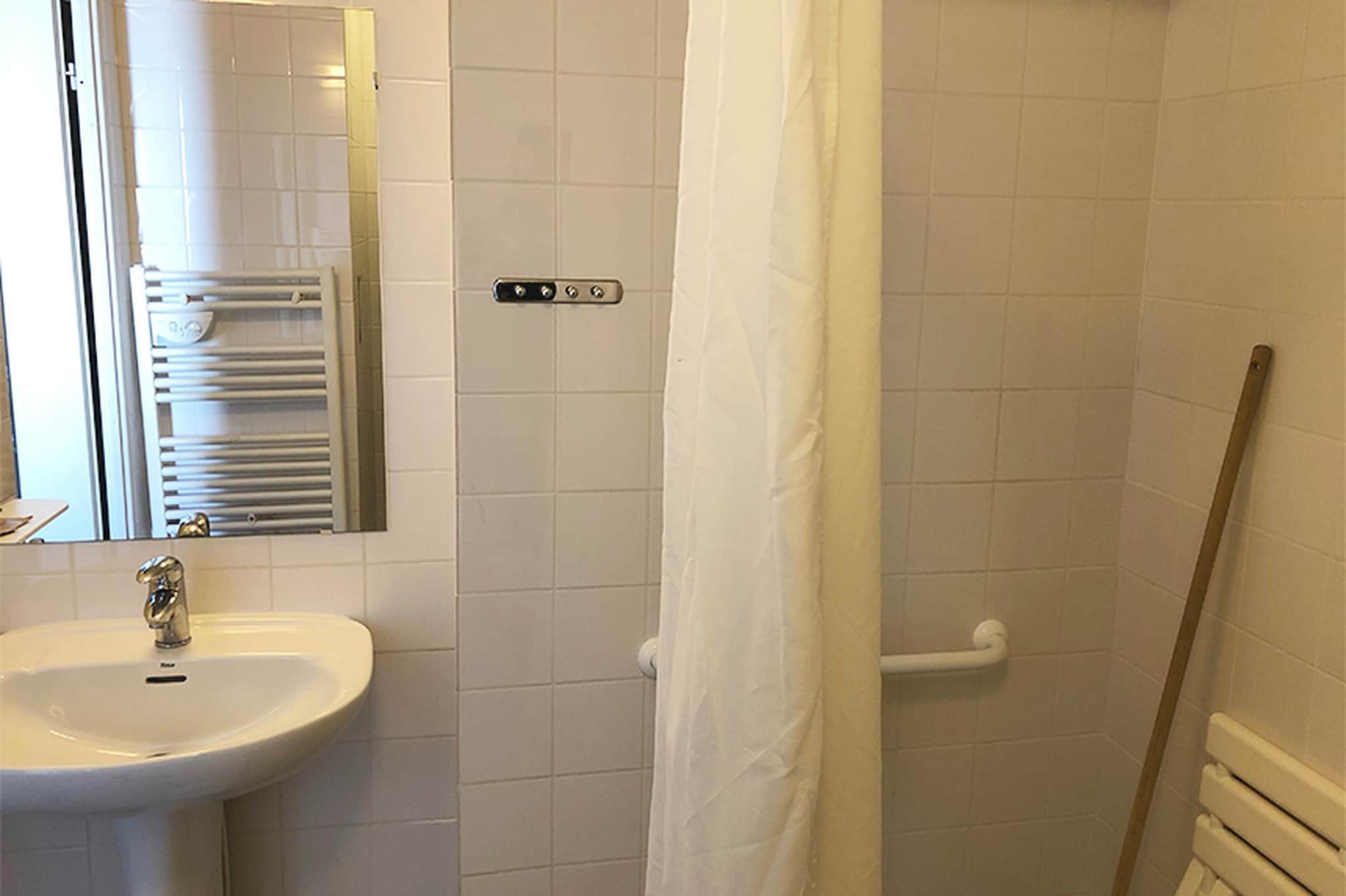 Le Borsat IV-Studio 4 personnes avec coin nuit - Badkamer