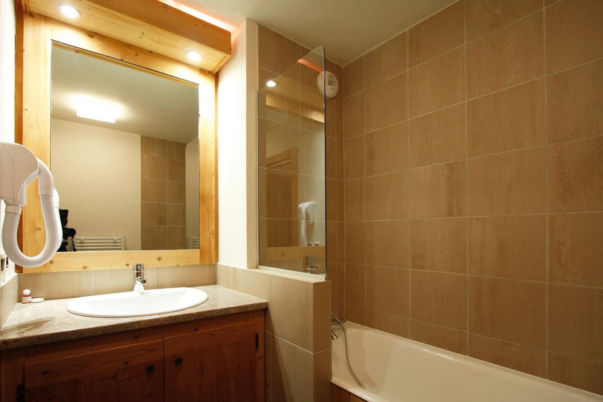 Val EcrinsÂ  Appartement 2 piÃ¨ces avec coin nuit 4 personnes - Bathroom