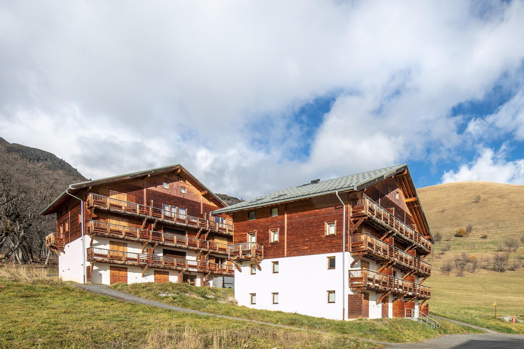 RÃ©sidence Le Hameau de l'Alpage	Studio 4 personnes avec coin nuit - Außenbereich Sommer