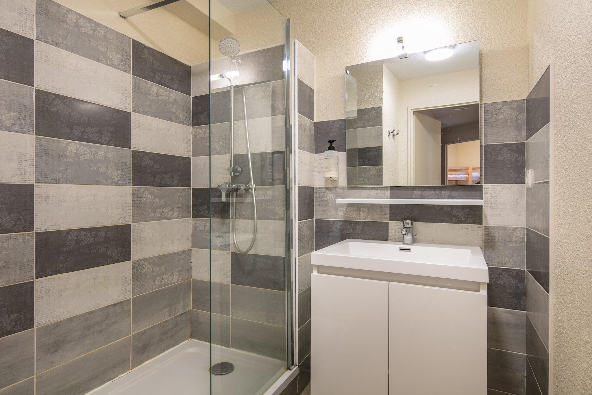 La PerriÃ¨re - Vacanceole	Appartement 4 piÃ¨ces 8 personnes - Badkamer