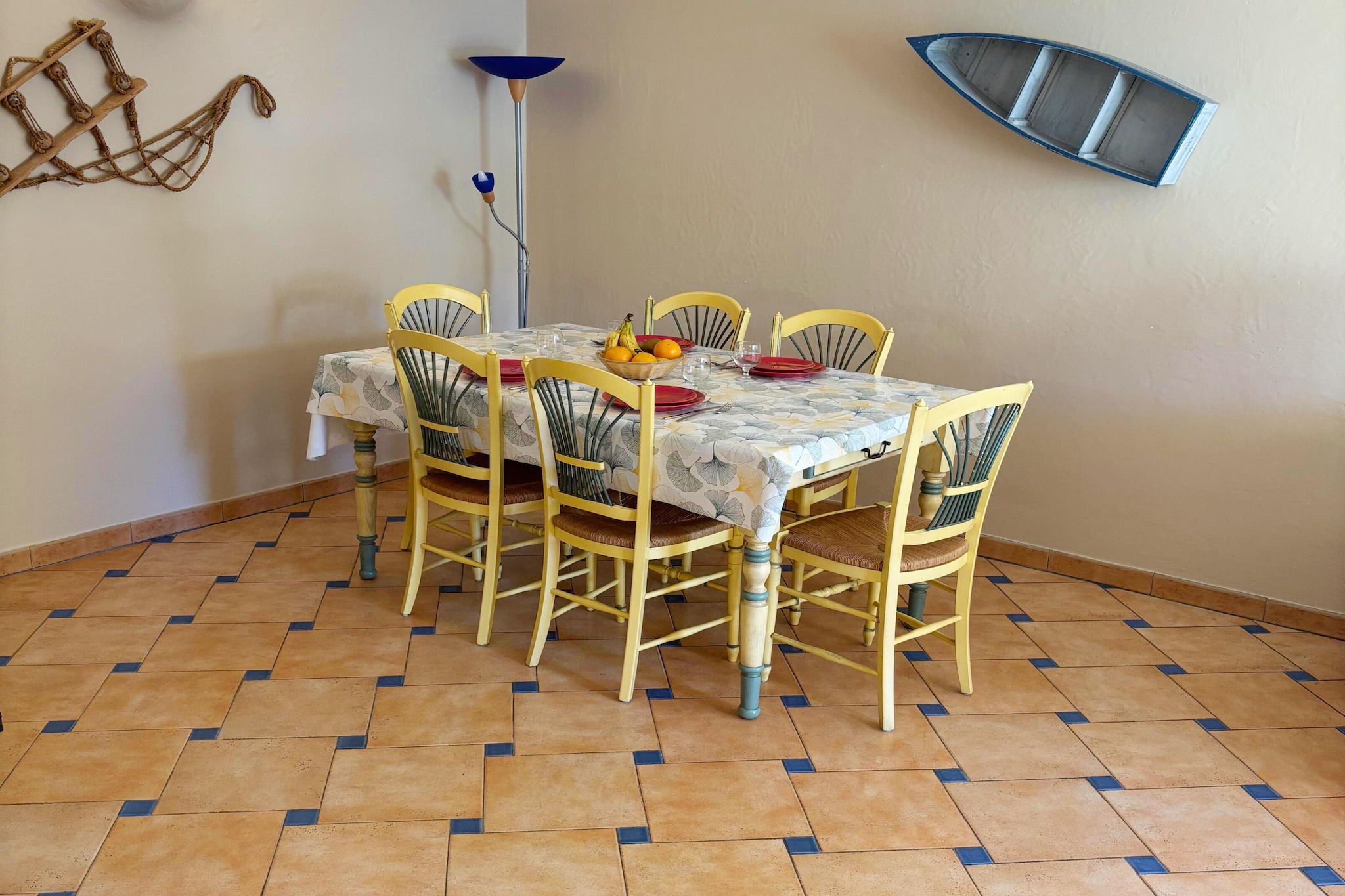 Résidence Lagrange Prestige Port Marine 2 bedroom alcove apt sleeps 8 OTA - Eetkamer