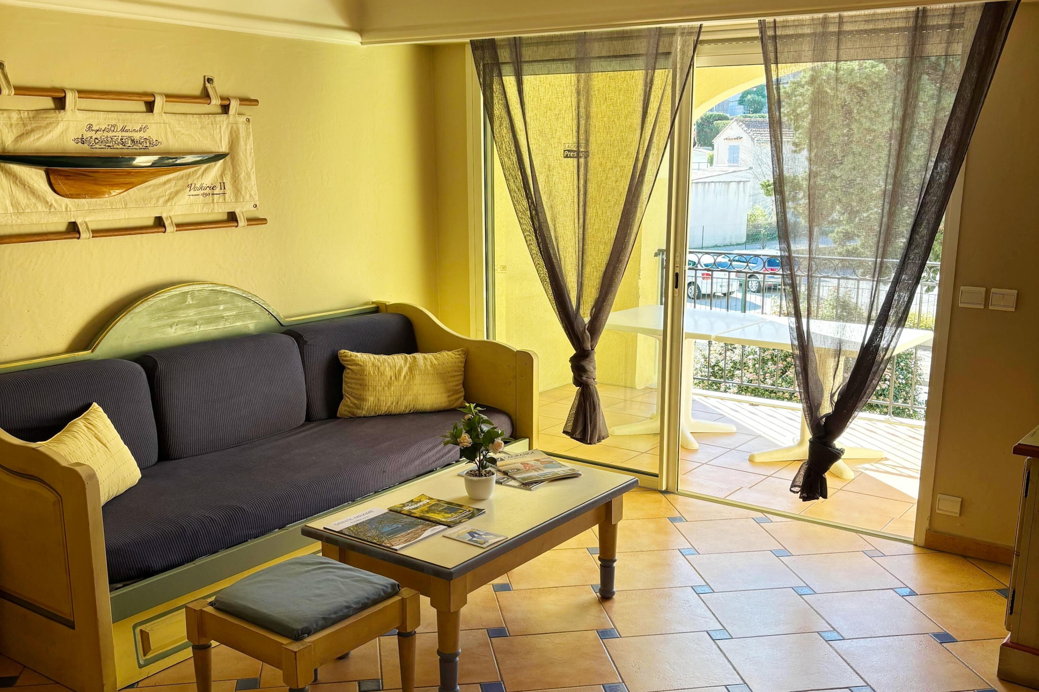 Résidence Lagrange Prestige Port Marine 2 bedroom alcove apt sleeps 8 OTA - Woonkamer
