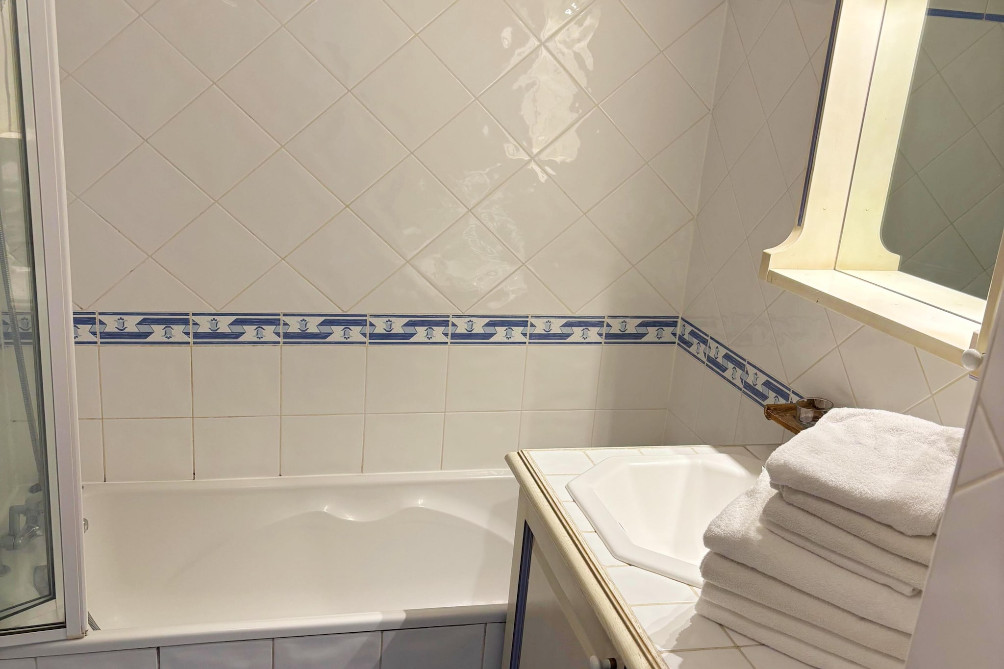 Résidence Lagrange Prestige Port Marine 2 bedroom alcove apt sleeps 8 OTA - Badkamer