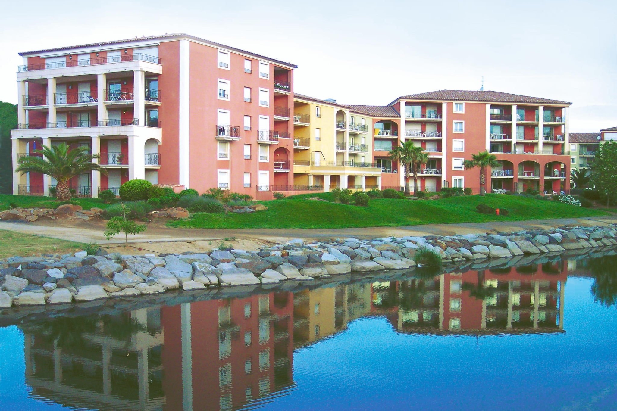 Résidence Lagrange Prestige Port Marine 2 bedroom alcove apt sleeps 8 OTA - Buitenkant zomer