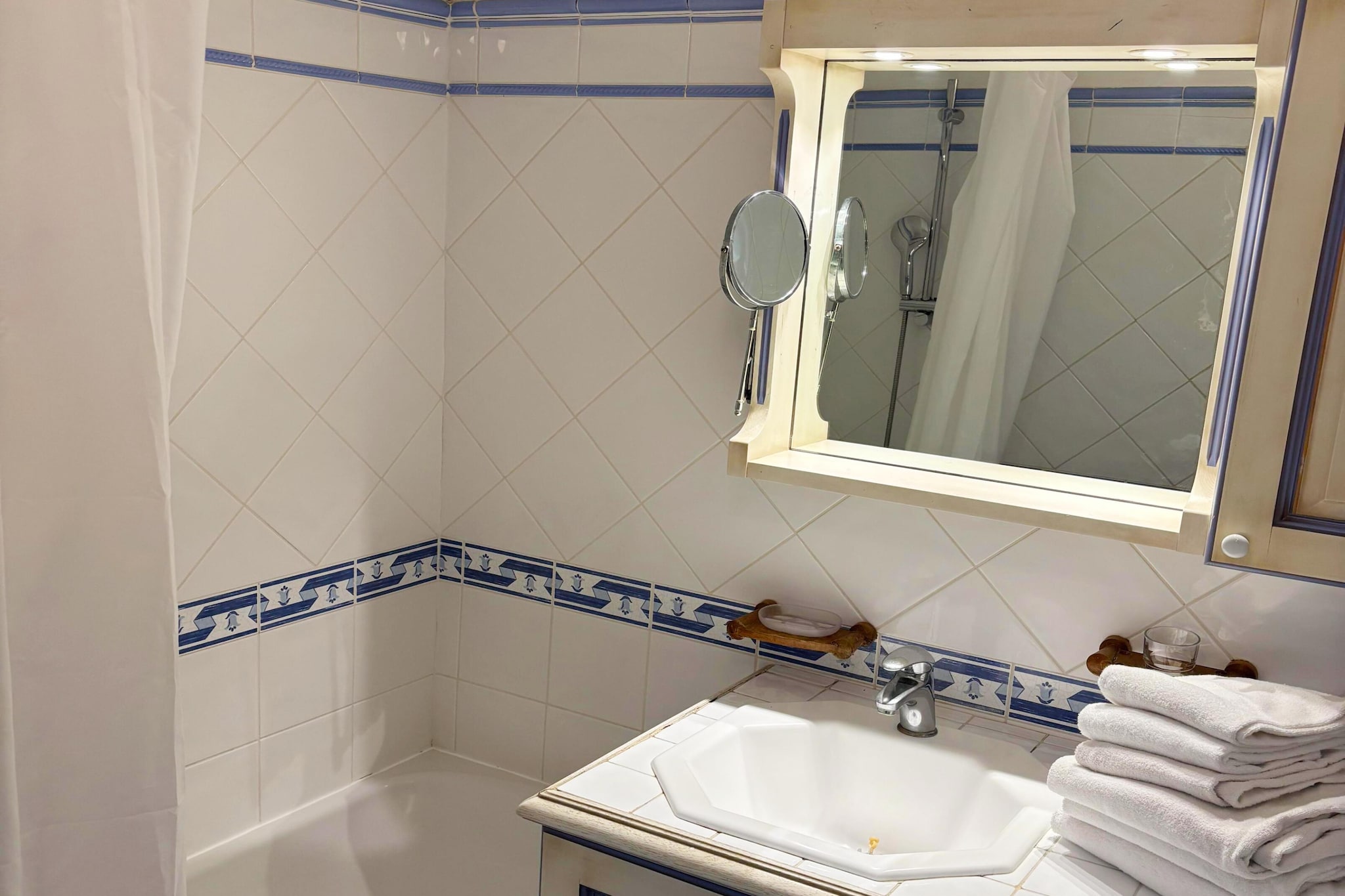 Résidence Lagrange Prestige Port Marine 2 bedroom alcove apt sleeps 8 OTA - Badkamer