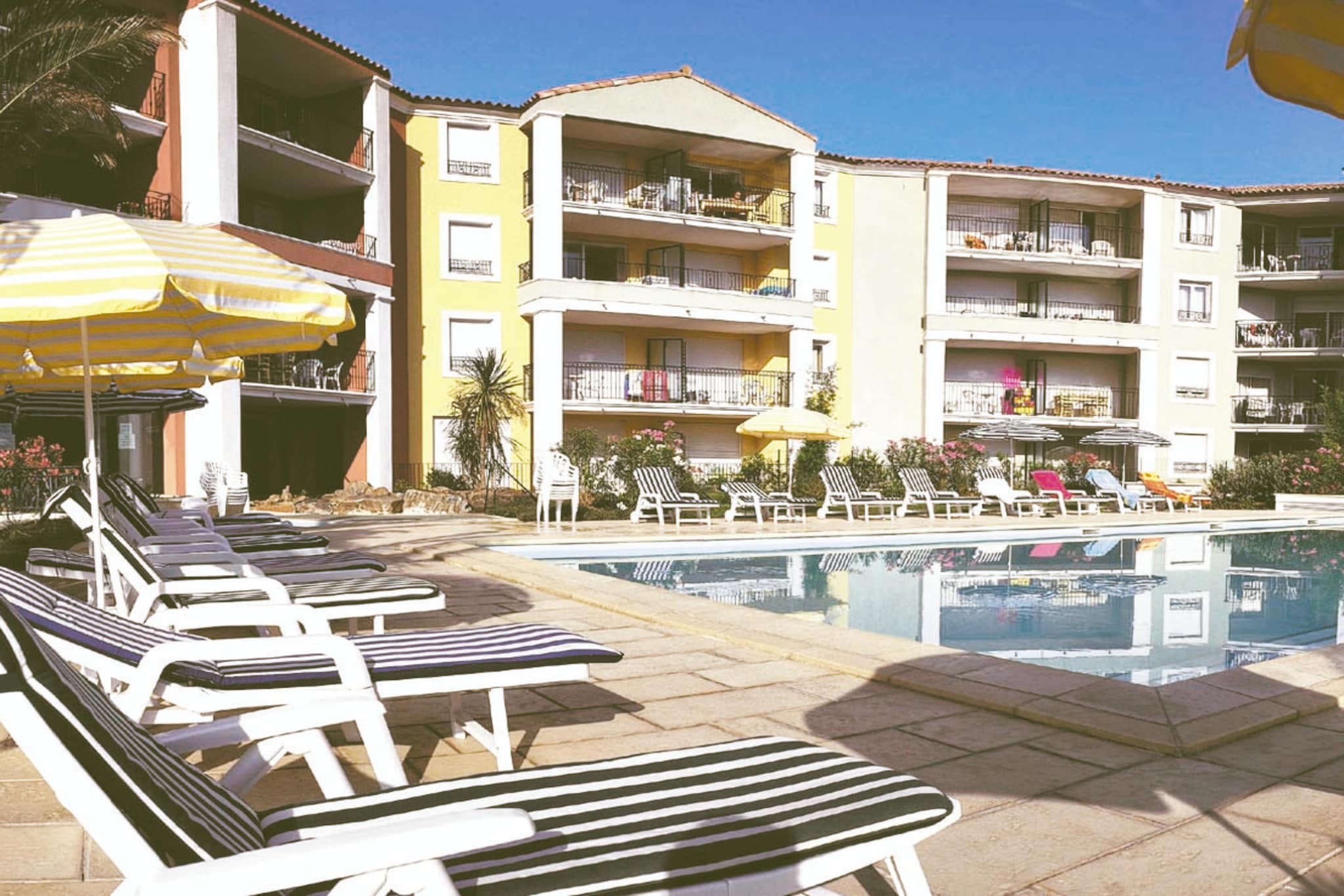 Résidence Lagrange Prestige Port Marine 2 bedroom alcove apt sleeps 8 OTA - Zwembad