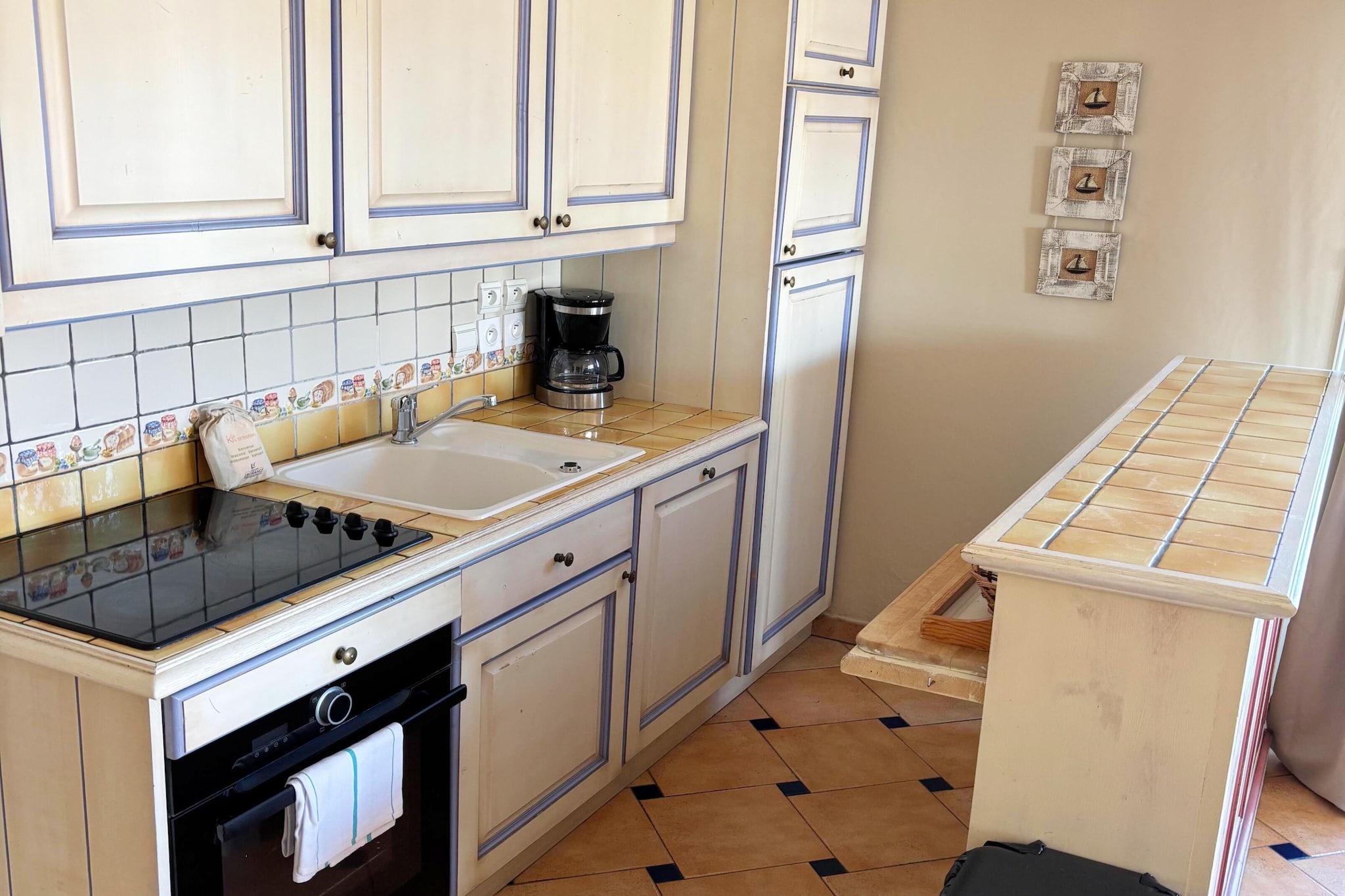 Résidence Lagrange Prestige Port Marine 2 bedroom alcove apt sleeps 8 OTA - Keuken