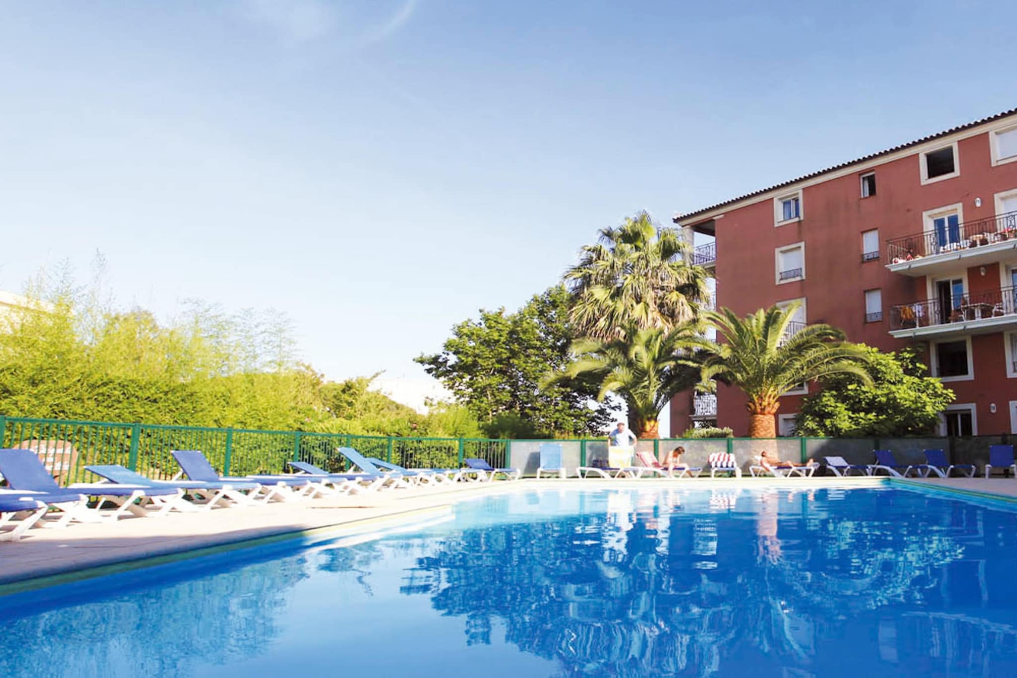 Résidence Lagrange Prestige Port Marine 2 bedroom alcove apt sleeps 8 OTA