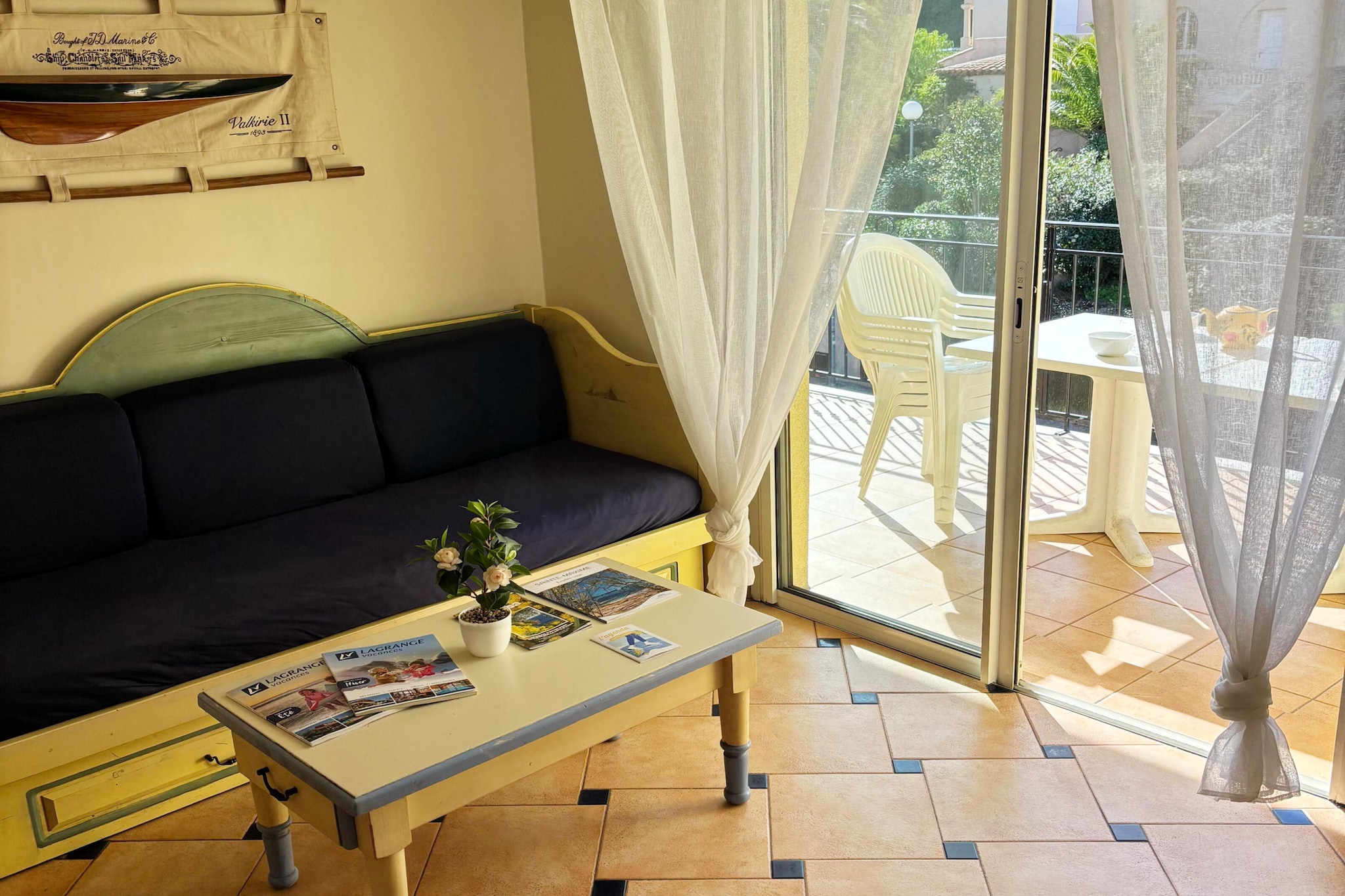 Résidence Lagrange Prestige Port Marine 2 bedroom alcove apt sleeps 8 OTA - Woonkamer