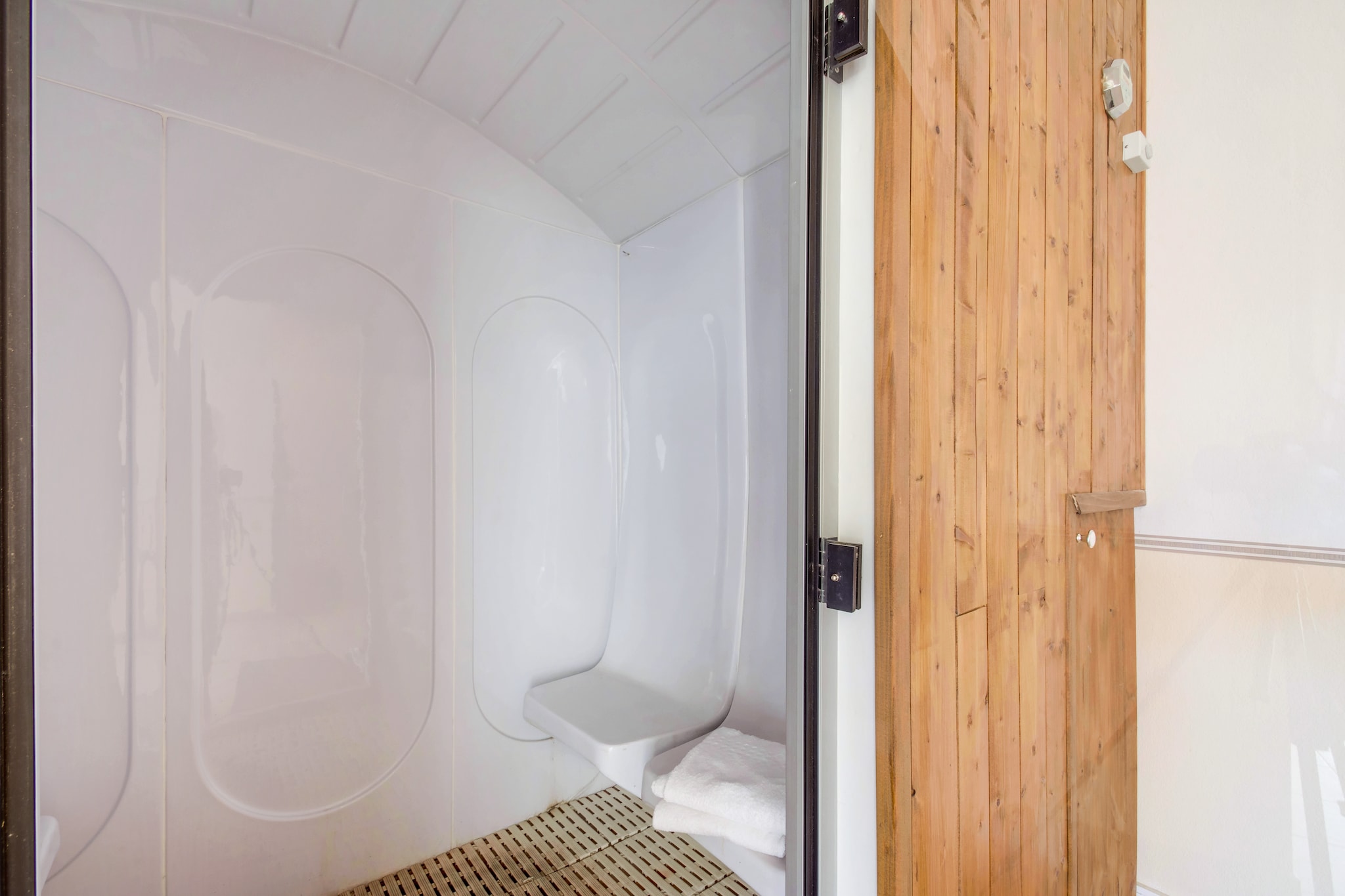 Le Domaine d'EnsÃ©rune	Maison avec salon et coin nuit 4 personnes - Badkamer