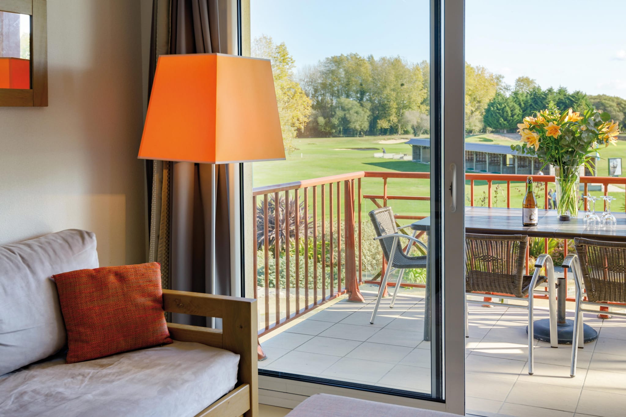 Cap Green 2 bedroom split-level apartment sleeps 6 OTA - Salon