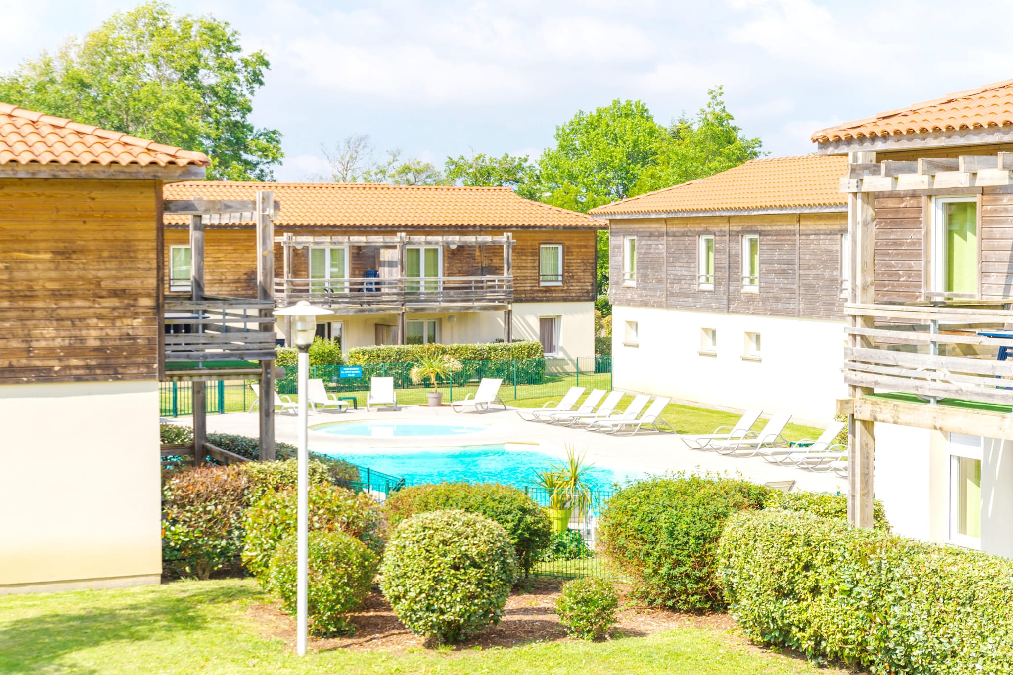 Les Terrasses du Lac One Bedroom Cabin Apartment 6 adults OTA - Exterior in summer