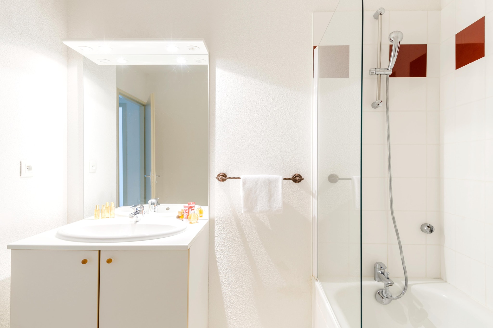 Les Terrasses du Lac One Bedroom Cabin Apartment 6 adults OTA - Bathroom