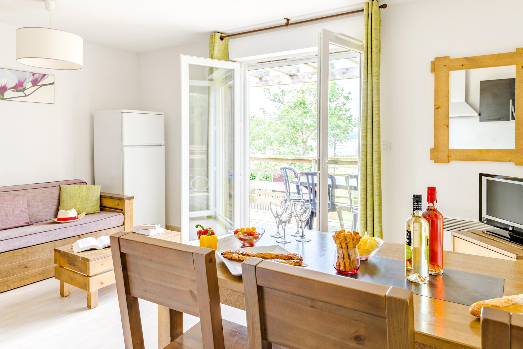 Les Terrasses du Lac One Bedroom Apartment 4 adults OTA - Dining room