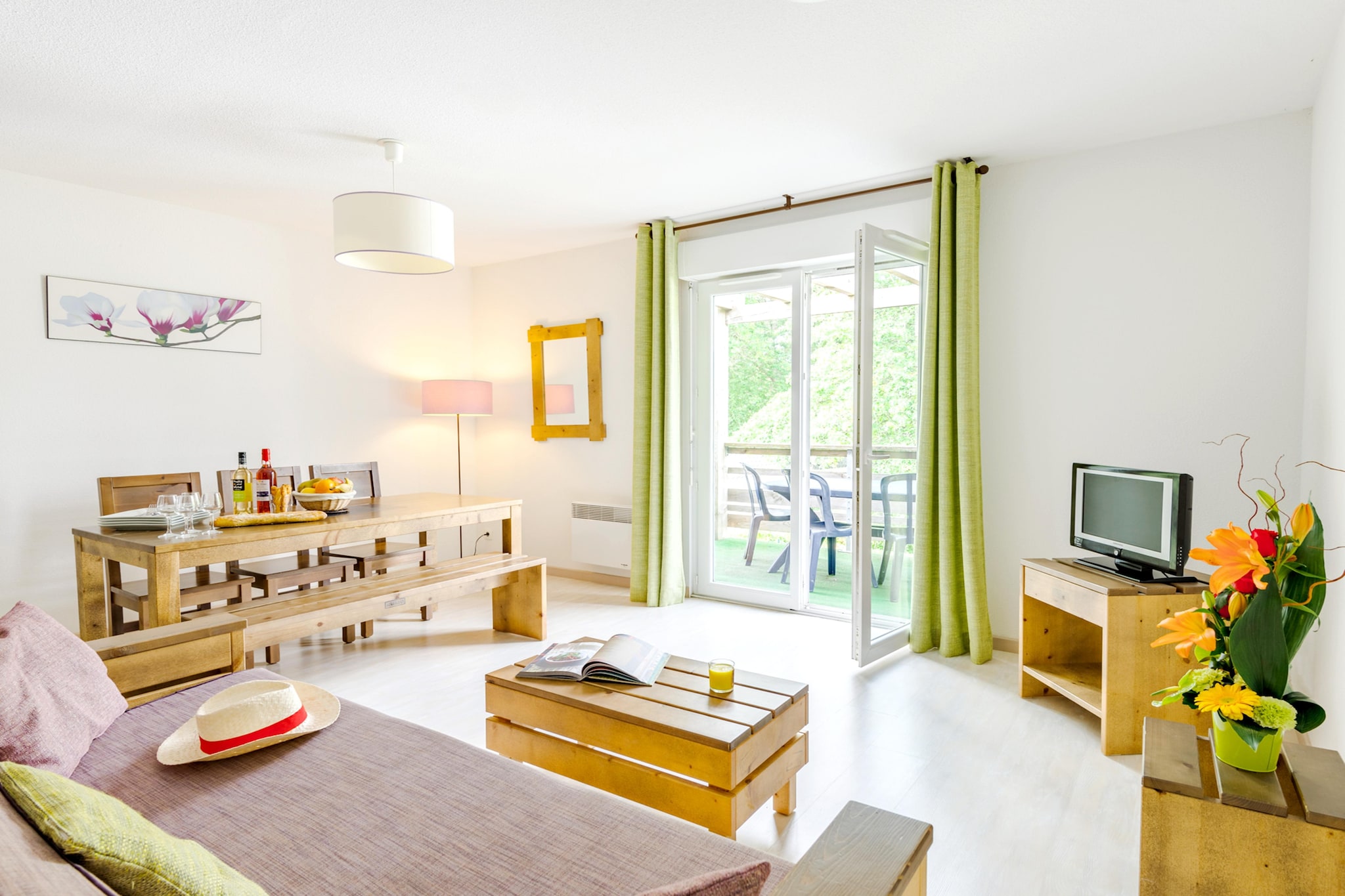 Les Terrasses du Lac One Bedroom Apartment 4 adults OTA - Living room