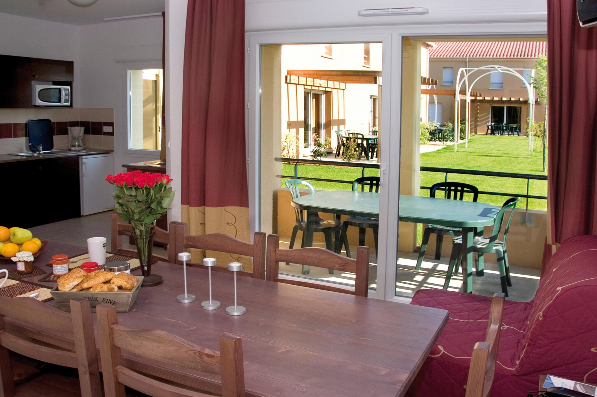 Le Clos des Vignes Duplex House (8 adults) OTA - Esszimmer