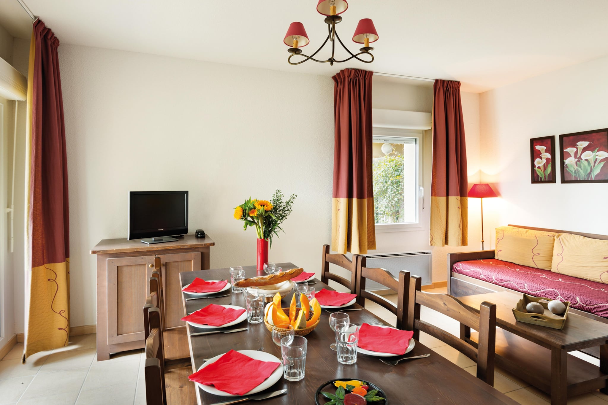 Le Clos des Vignes Duplex House (8 adults) OTA - Esszimmer