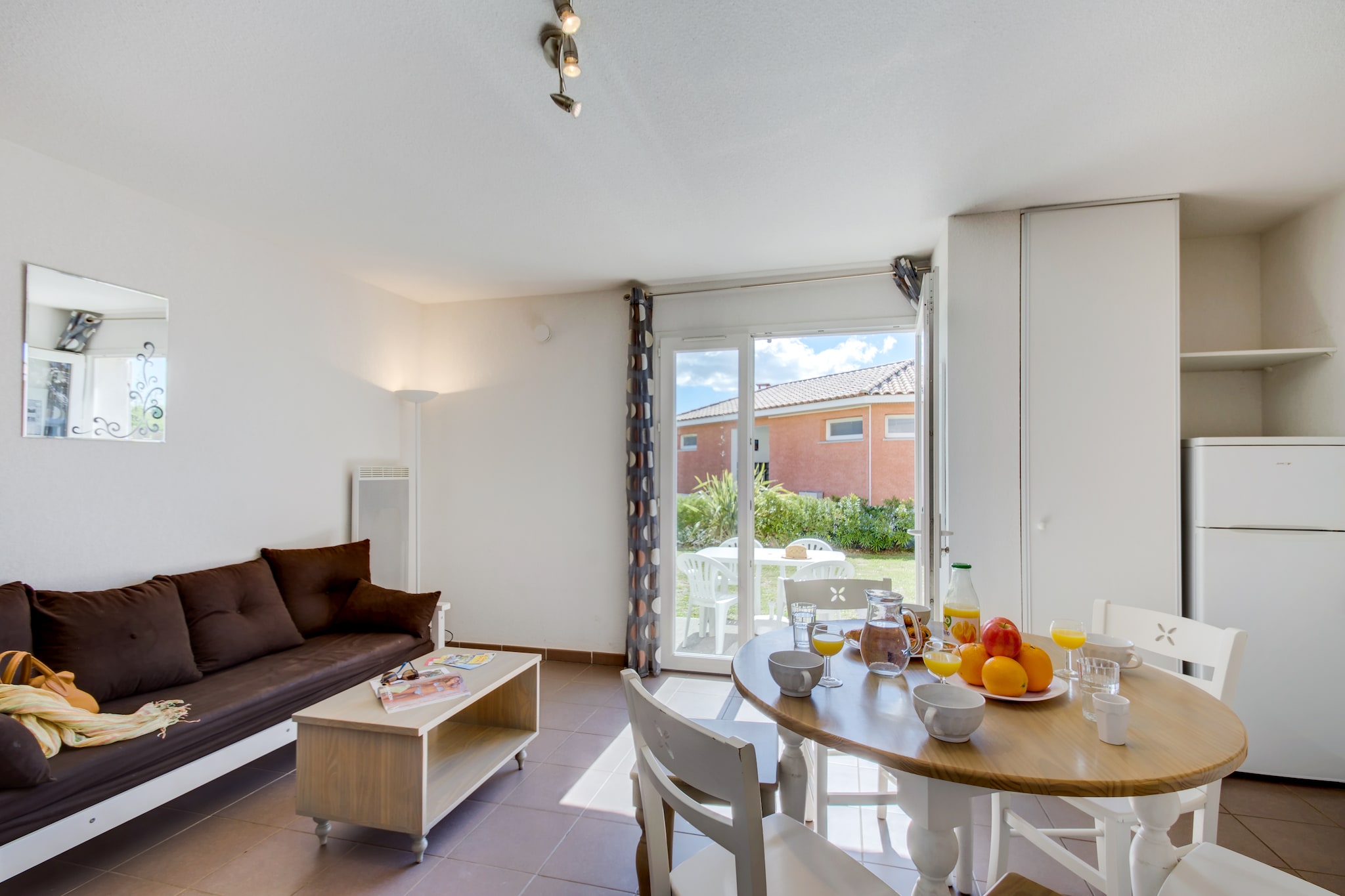Le Domaine d'EnsÃ©rune	Maison 2 piÃ¨ces avec coin nuit 6 personnes - Woonkamer