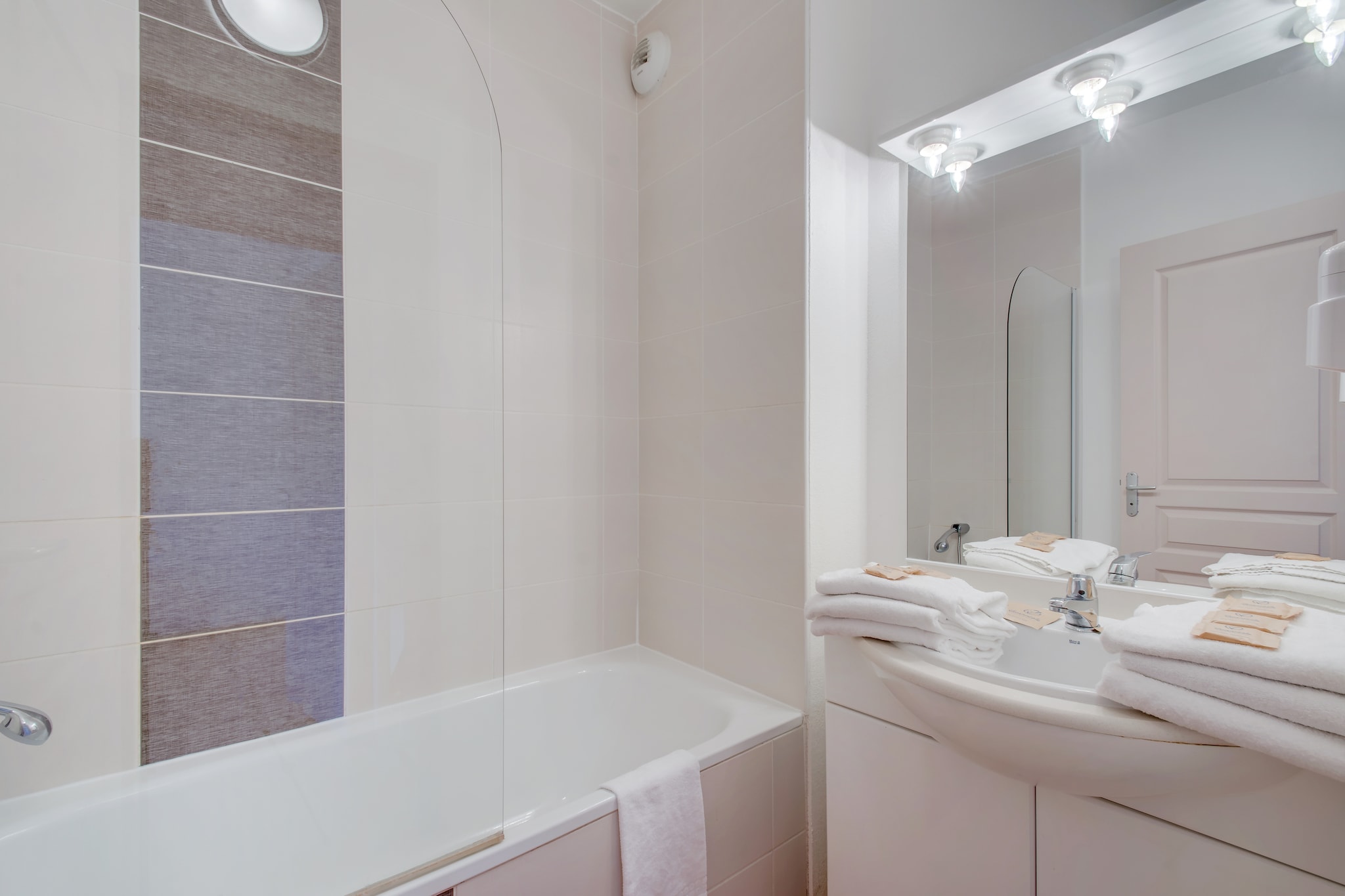 Le Domaine d'EnsÃ©rune	Maison 3 piÃ¨ces 6 personnes - Badkamer
