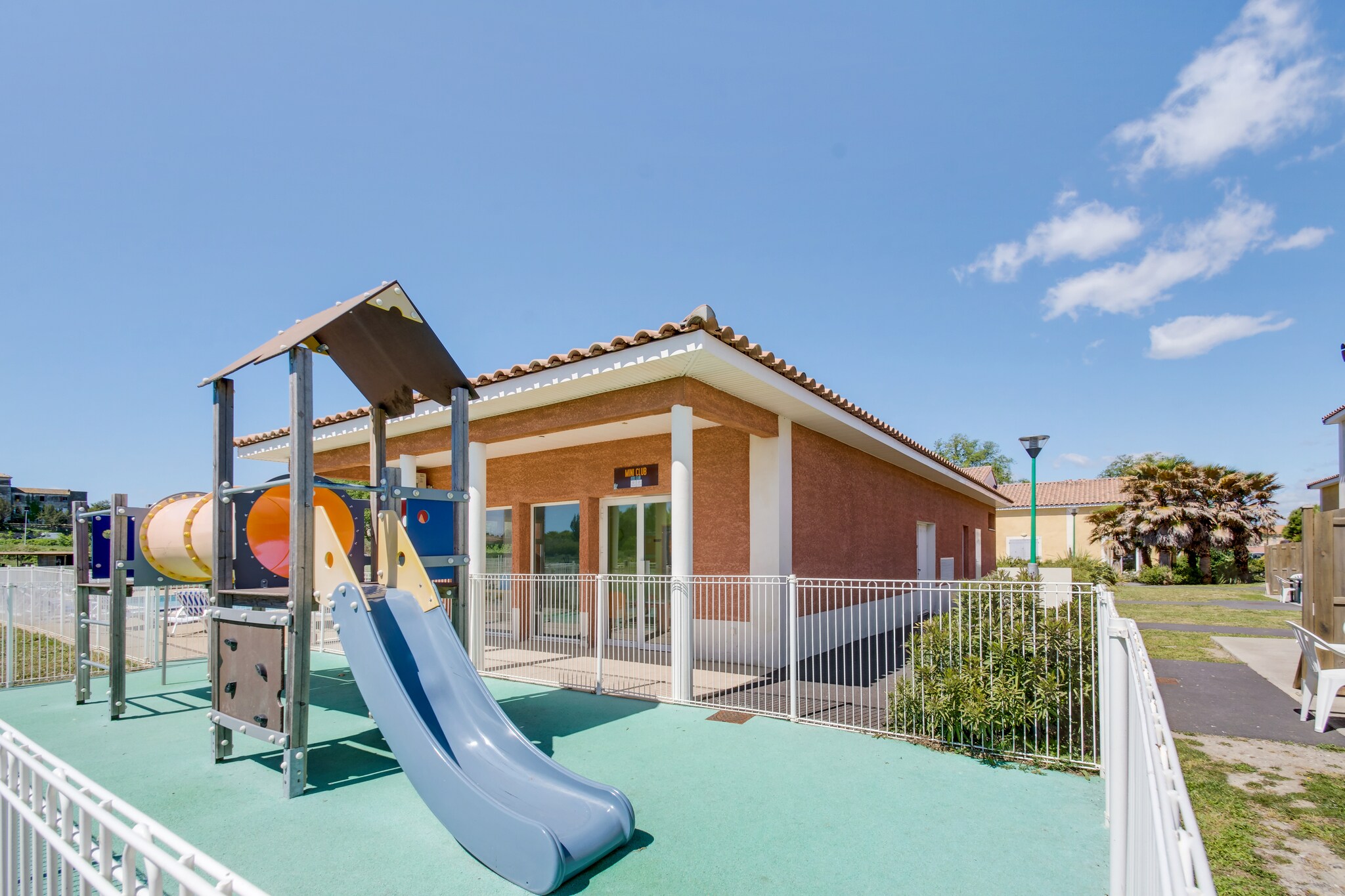Le Domaine d'EnsÃ©rune	Maison 3 piÃ¨ces 6 personnes - Tuinen zomer