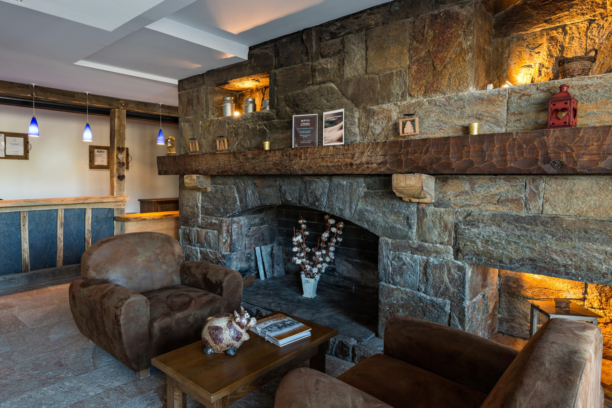 Les Chalets de l'Adet 2 bedroom alcove apt sleeps 8 OTA - Salon