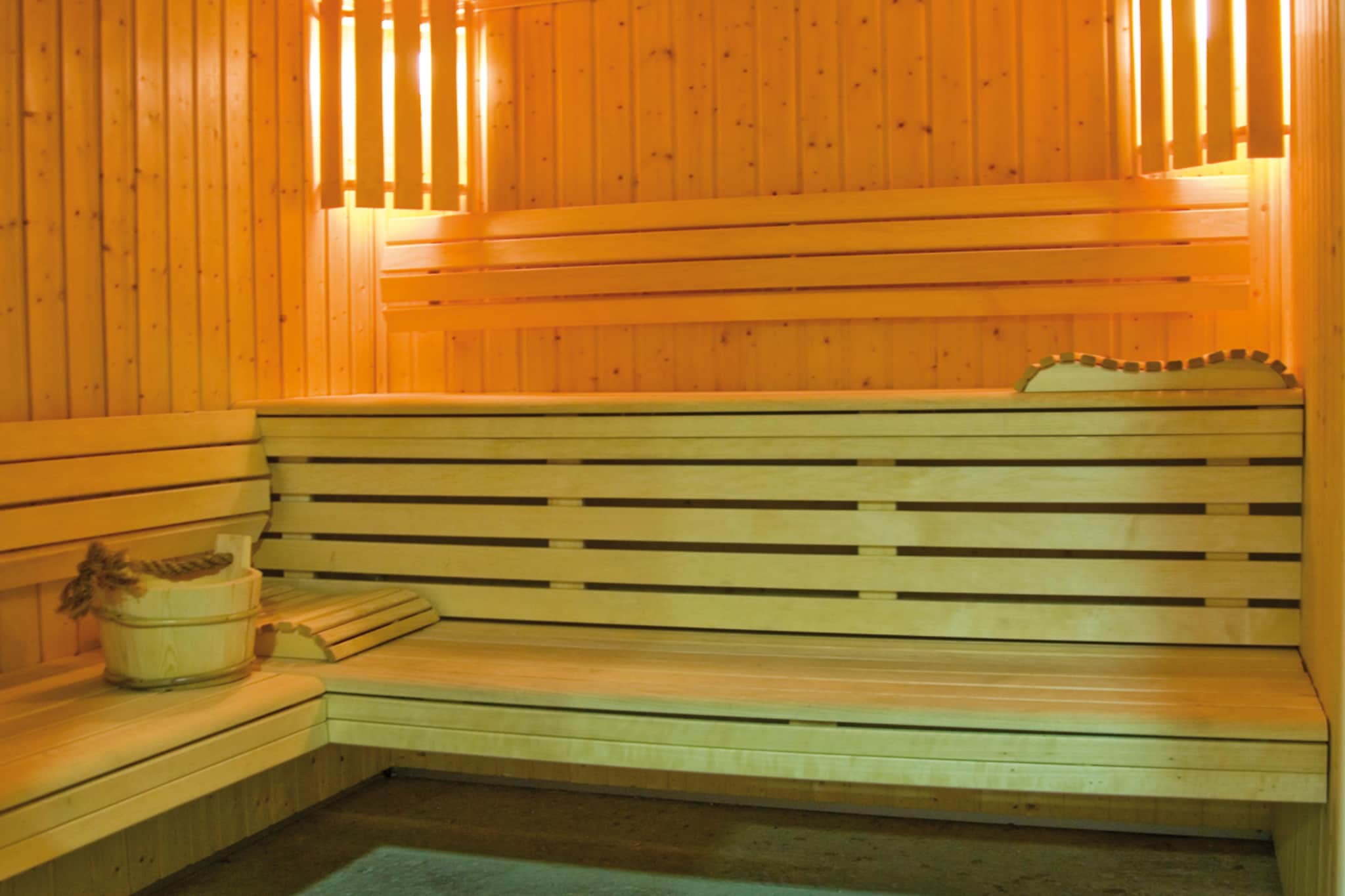 Les Chalets de l'Adet 2 bedroom alcove apt sleeps 8 OTA - Sauna