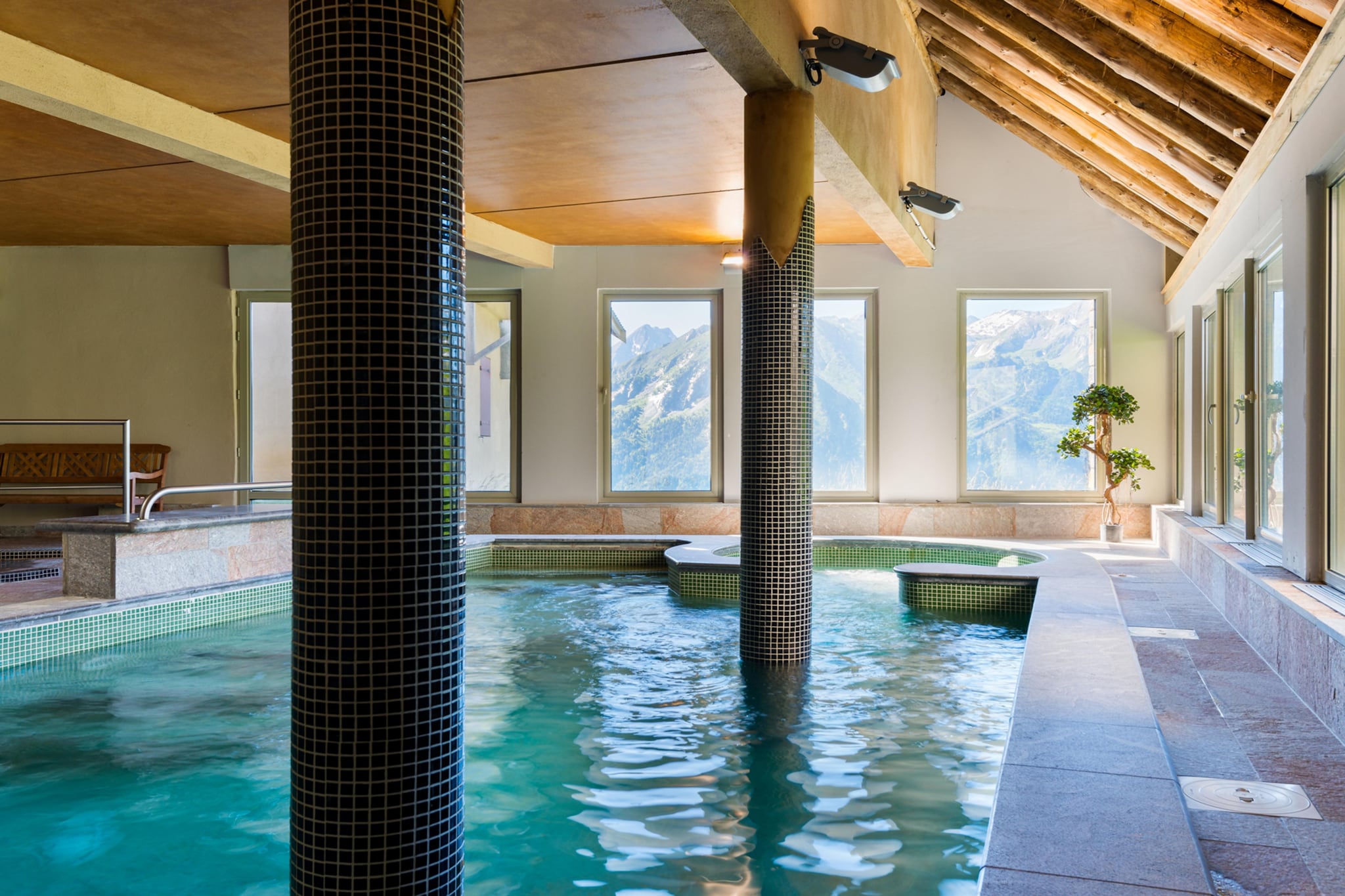 Les Chalets de l'Adet 2 bedroom alcove apt sleeps 8 OTA - Piscine