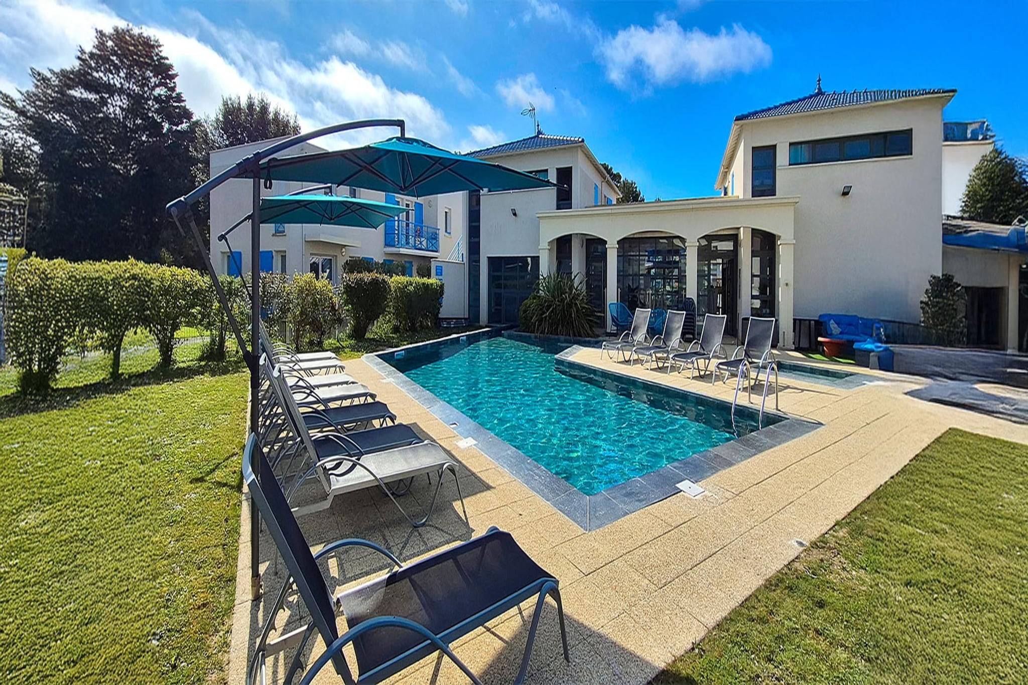 Les Carrelets Appartement 6/8 Pers - Buitenkant zomer