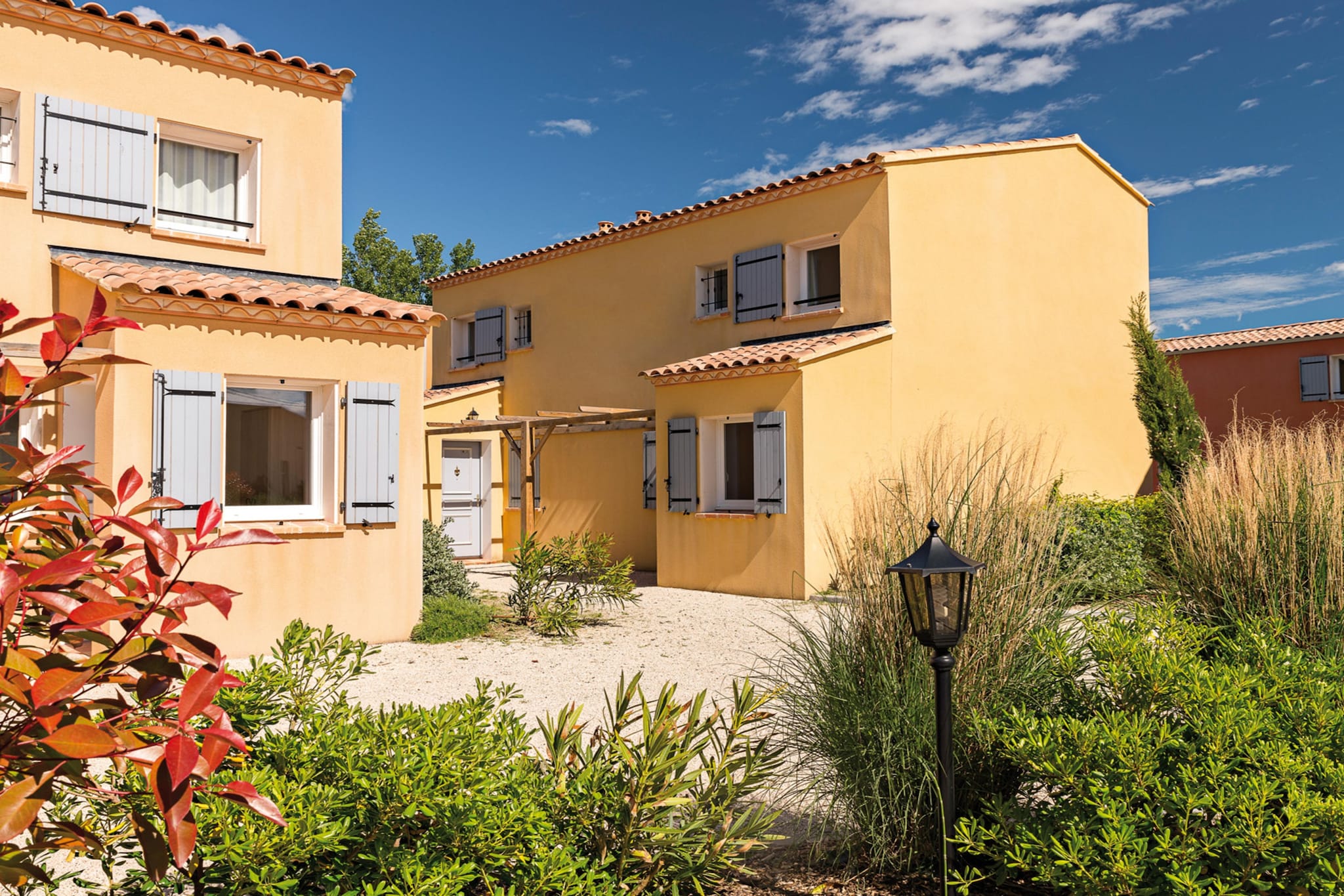L’Oustau de Sorgue MAISONNETTE 6 pers. OTA - Außenbereich Sommer