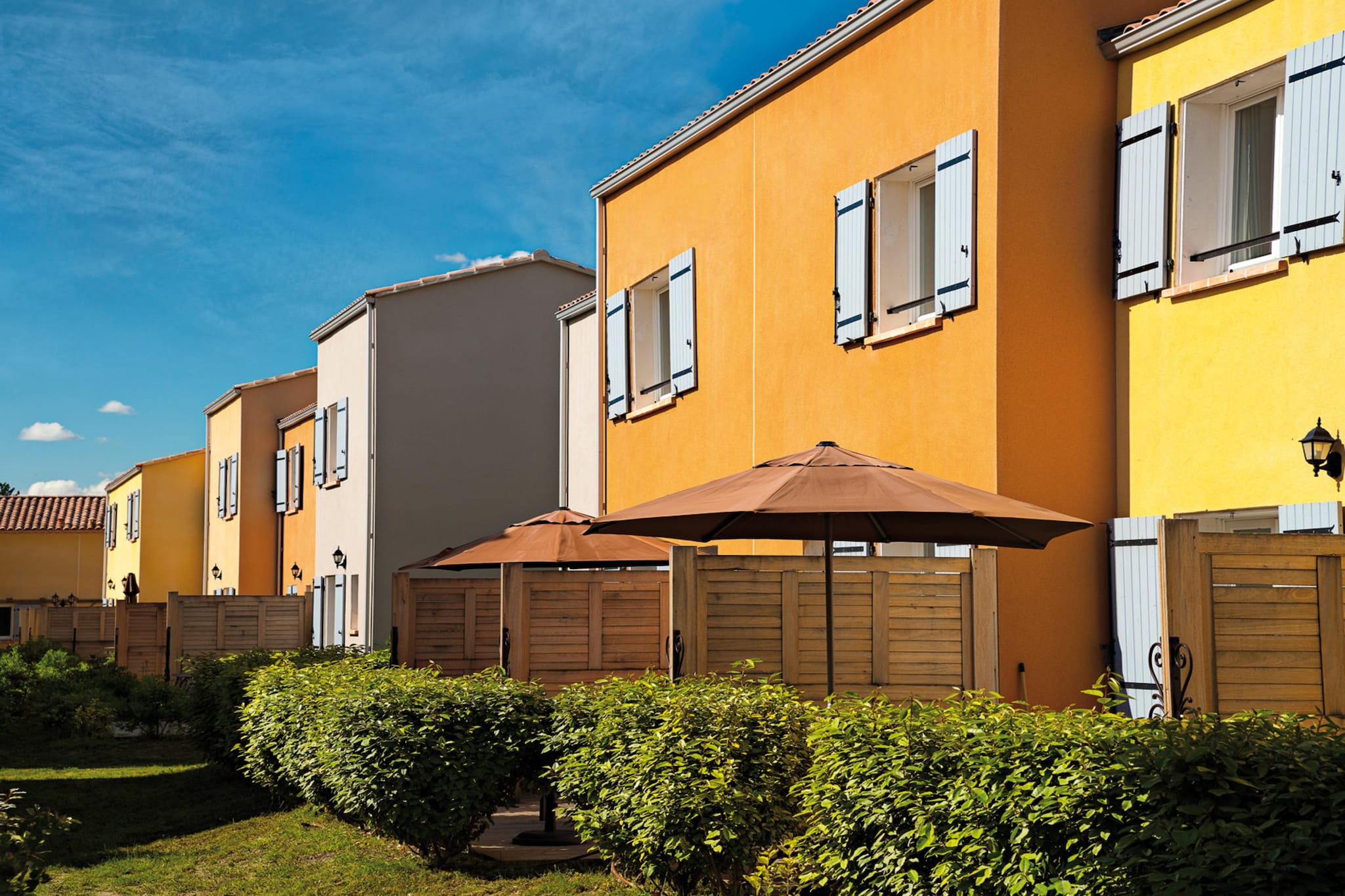 L’Oustau de Sorgue MAISONNETTE 6 pers. OTA - Garten Sommer