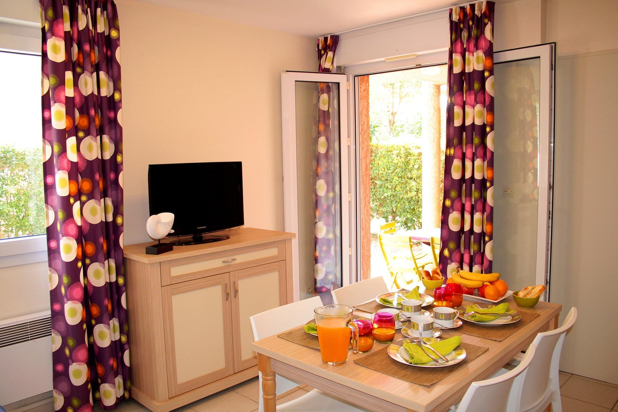 Grand Bleu/Lagrange Vacances Les Pierres de Jade MAISONNETTE DUPLEX 4/6 pers OTA - Eetkamer