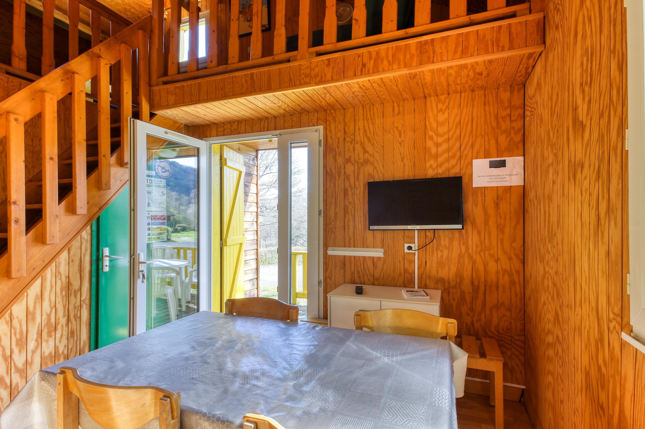 Les Chalets de la Chazotte	Chalet 3 piÃ¨ces 5personnes - Eetkamer