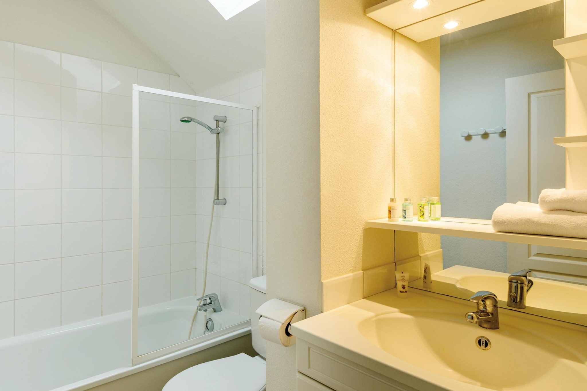 Le Hameau de Peemor Pen Villa duplex 8 pax OTA - Badkamer