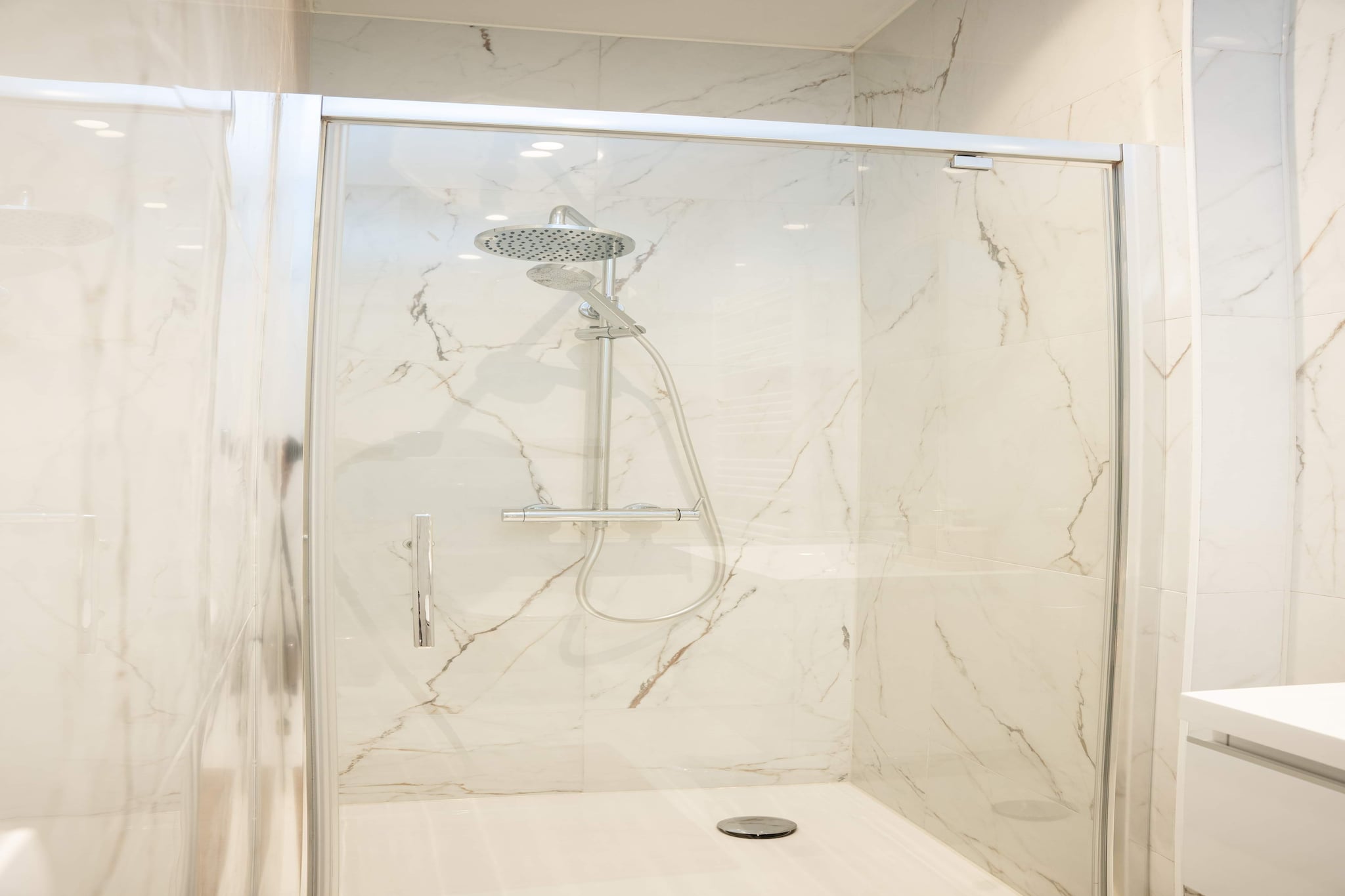 One Lux Stay 2BR/ 2BA Antwerp near Central Station - Salle de bain