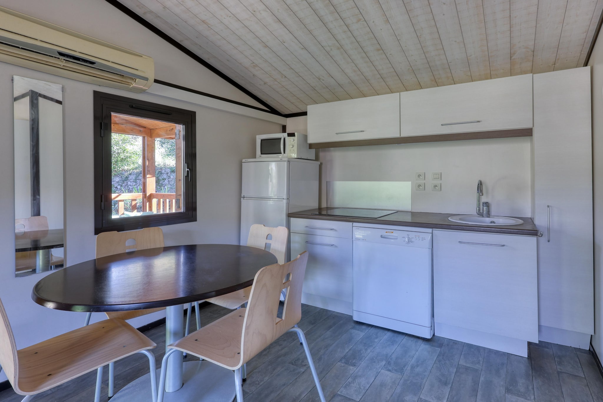 Sun Hols Les Cottages Varois - Chalet 5 personnes climatisé - Keuken