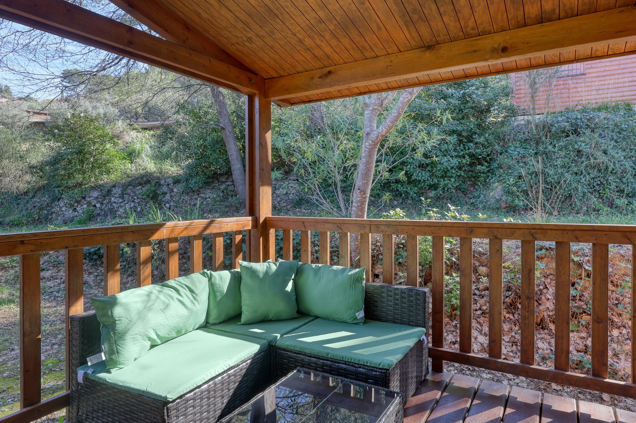 Sun Hols Les Cottages Varois - Chalet 5 personnes climatisé - Terrasbalkon