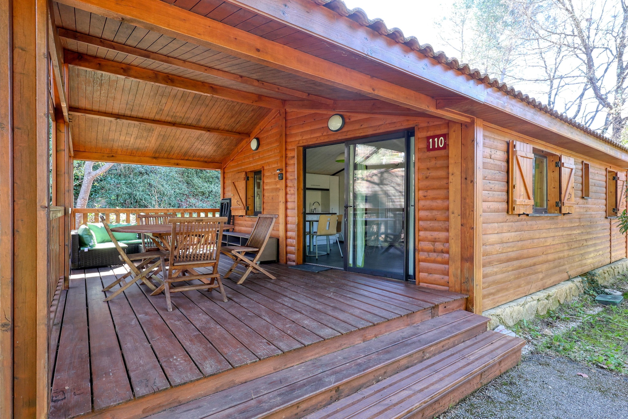 Sun Hols Les Cottages Varois - Chalet 5 personnes climatisé - Terrasbalkon