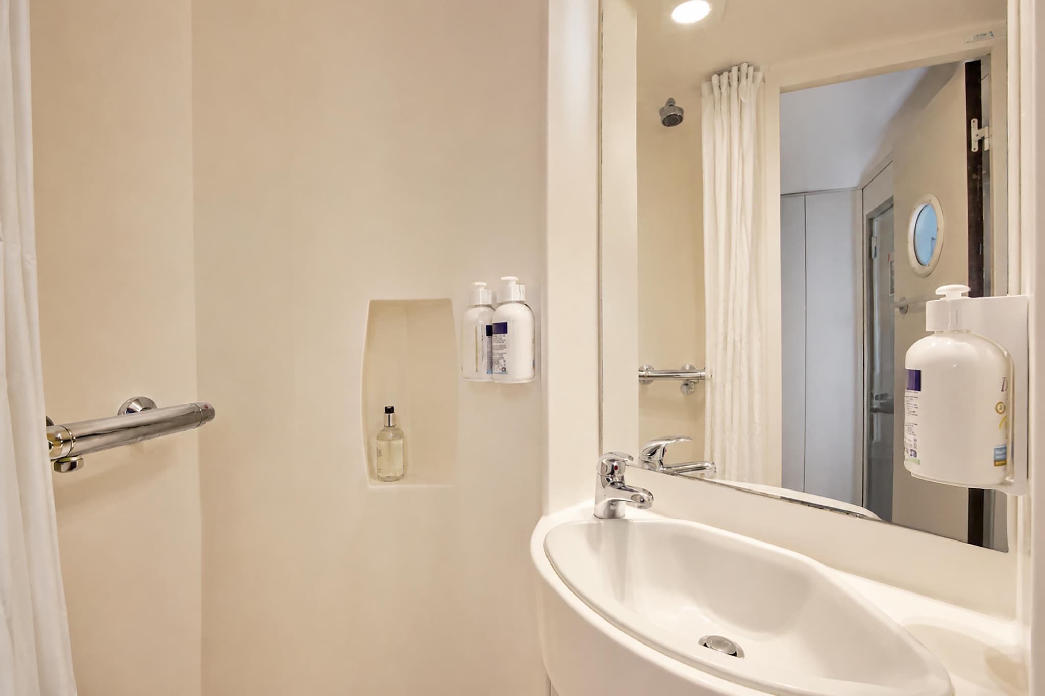 Standard Twin Room - Badkamer