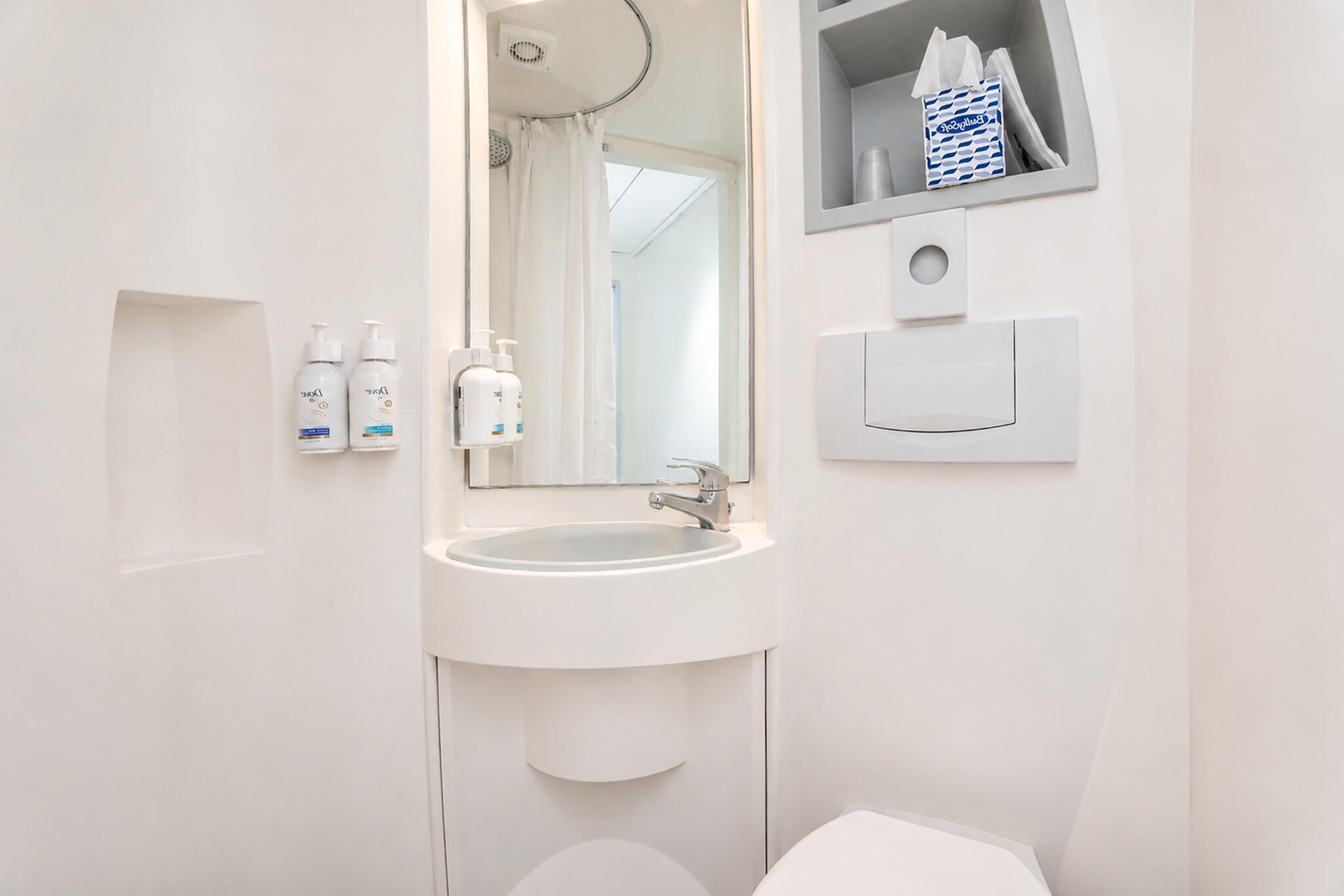 Small Double Room - No Window - Badkamer