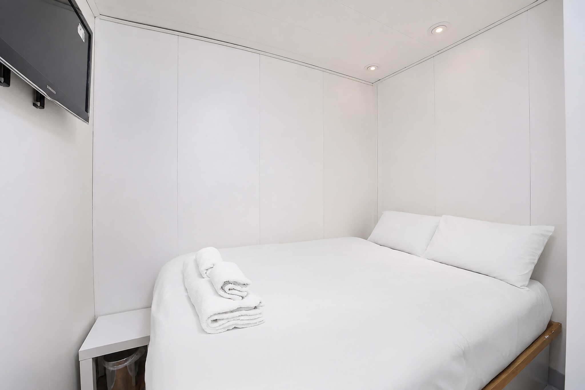 Small Double Room - No Window - Slaapkamer