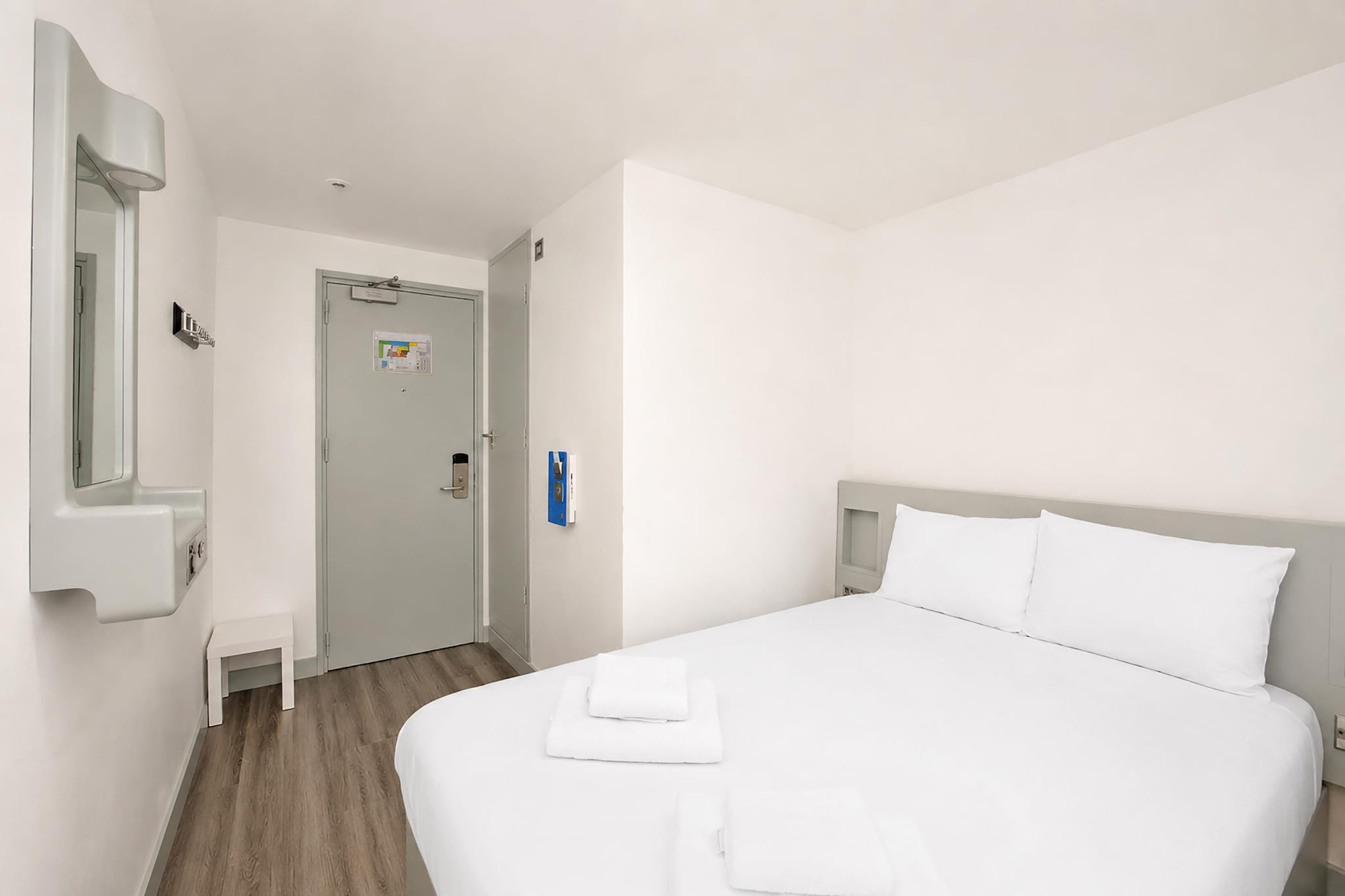 Small Double Room - No Window - Slaapkamer