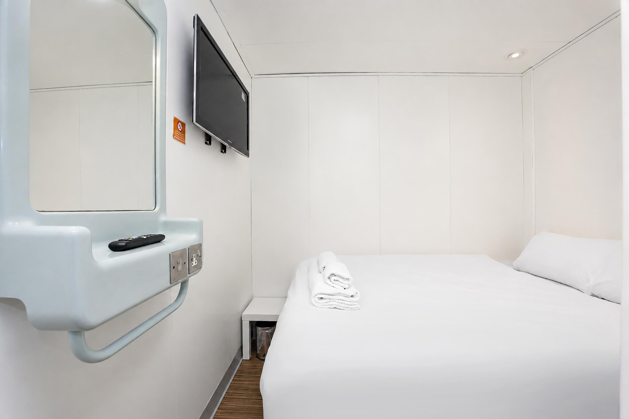Small Double Room - No Window - Slaapkamer