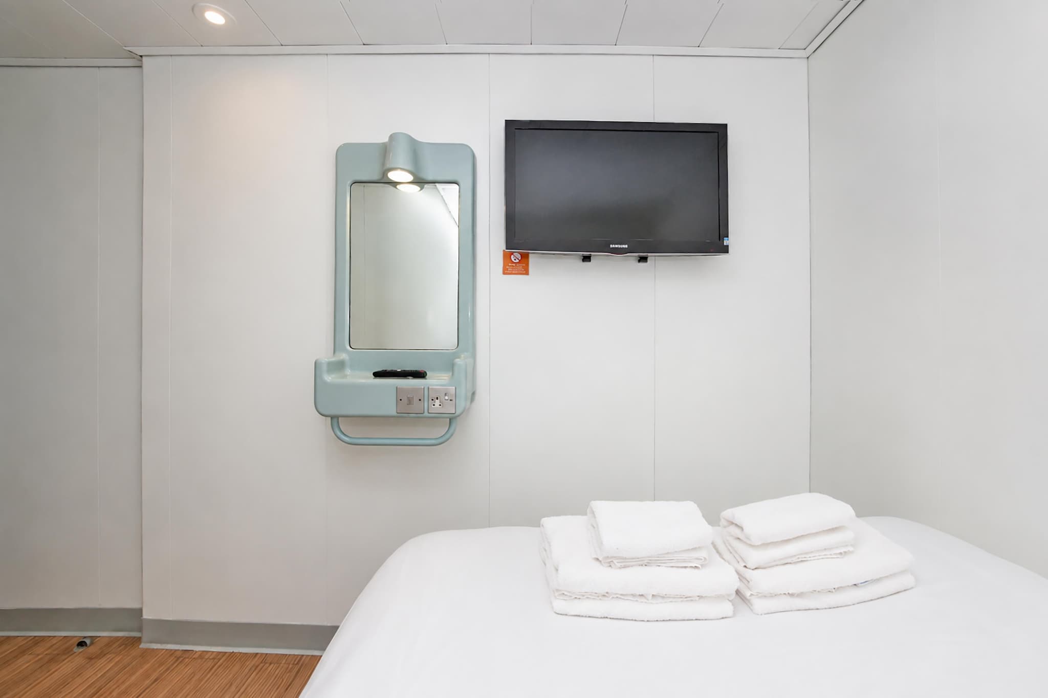 Small Double Room - No Window - Slaapkamer