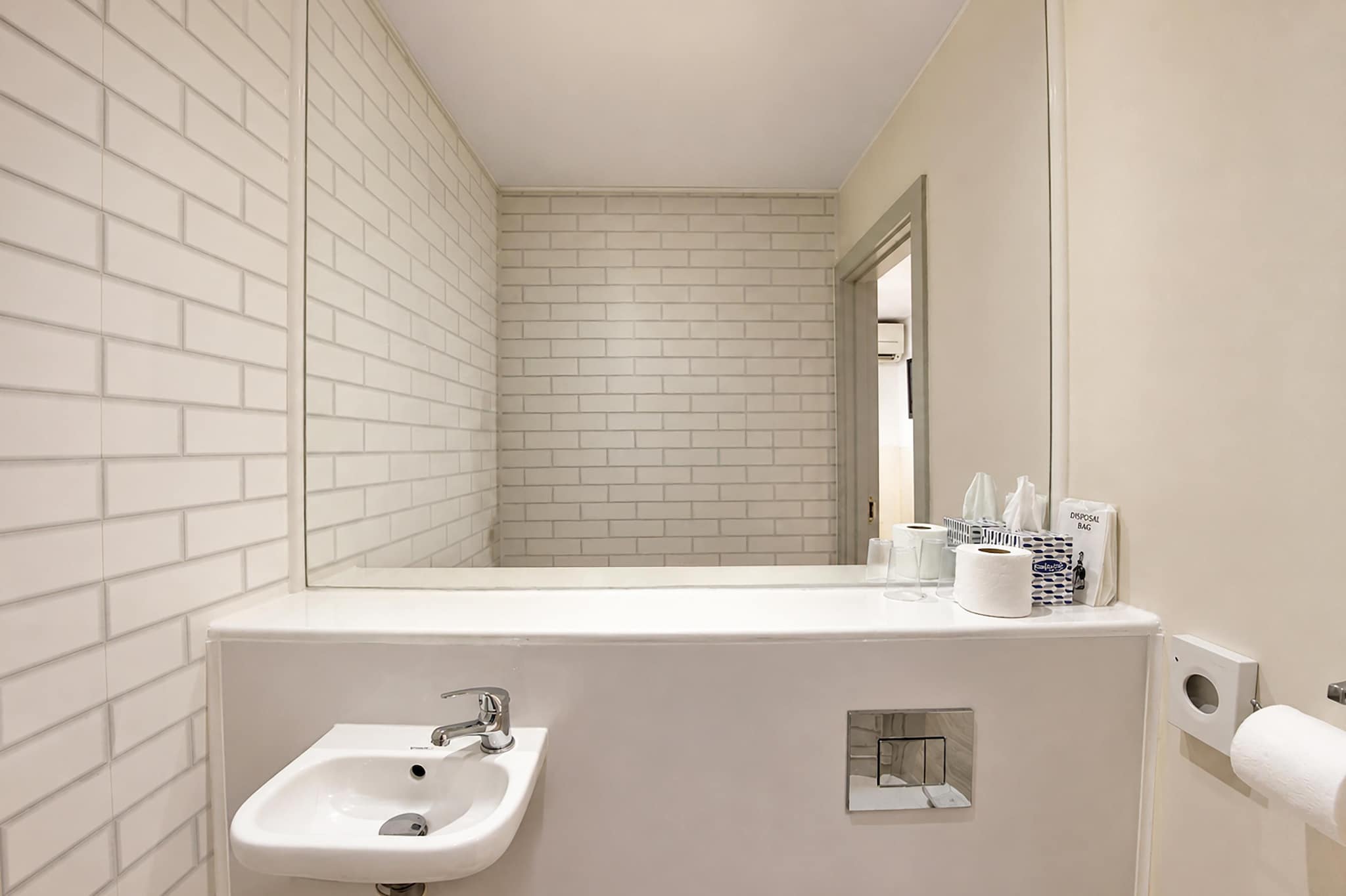 Compact Double Room - Badkamer